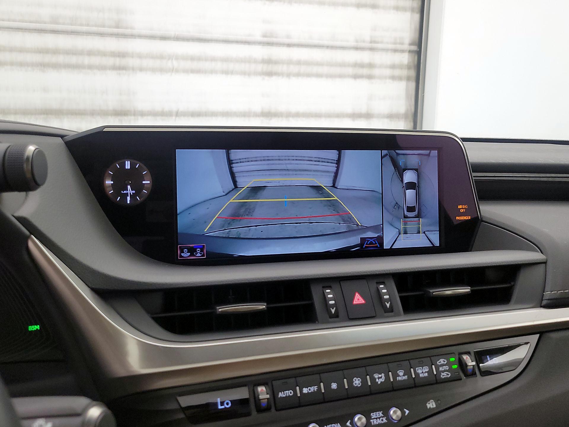 Thumbnail: 2021 Lexus ES - 15