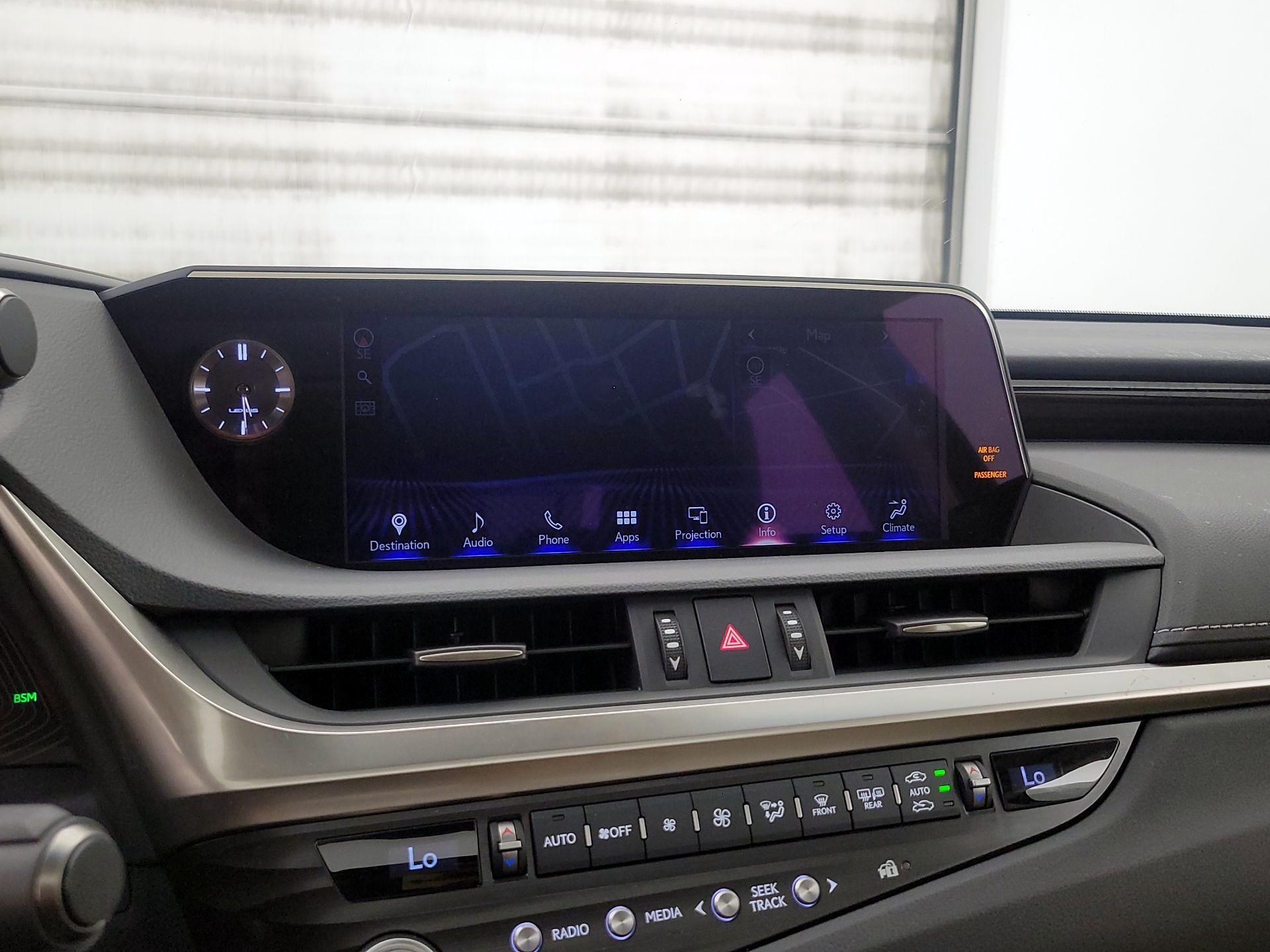Thumbnail: 2021 Lexus ES - 16