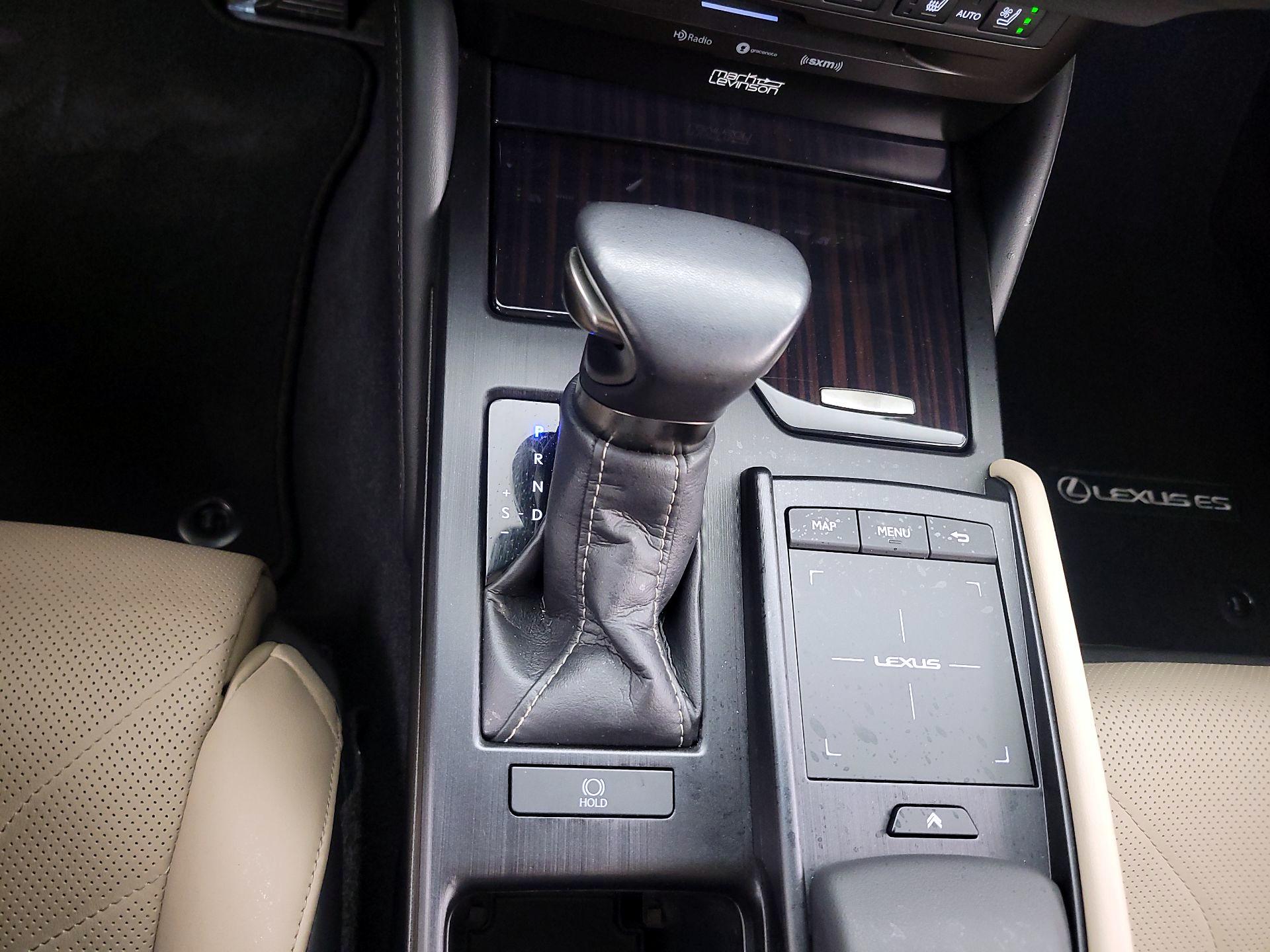 Thumbnail: 2021 Lexus ES - 18