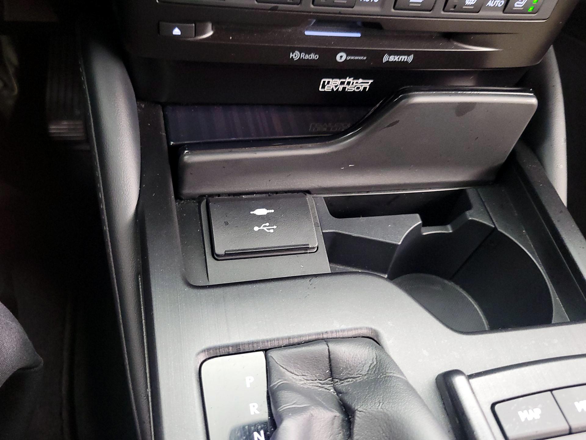 Thumbnail: 2021 Lexus ES - 19