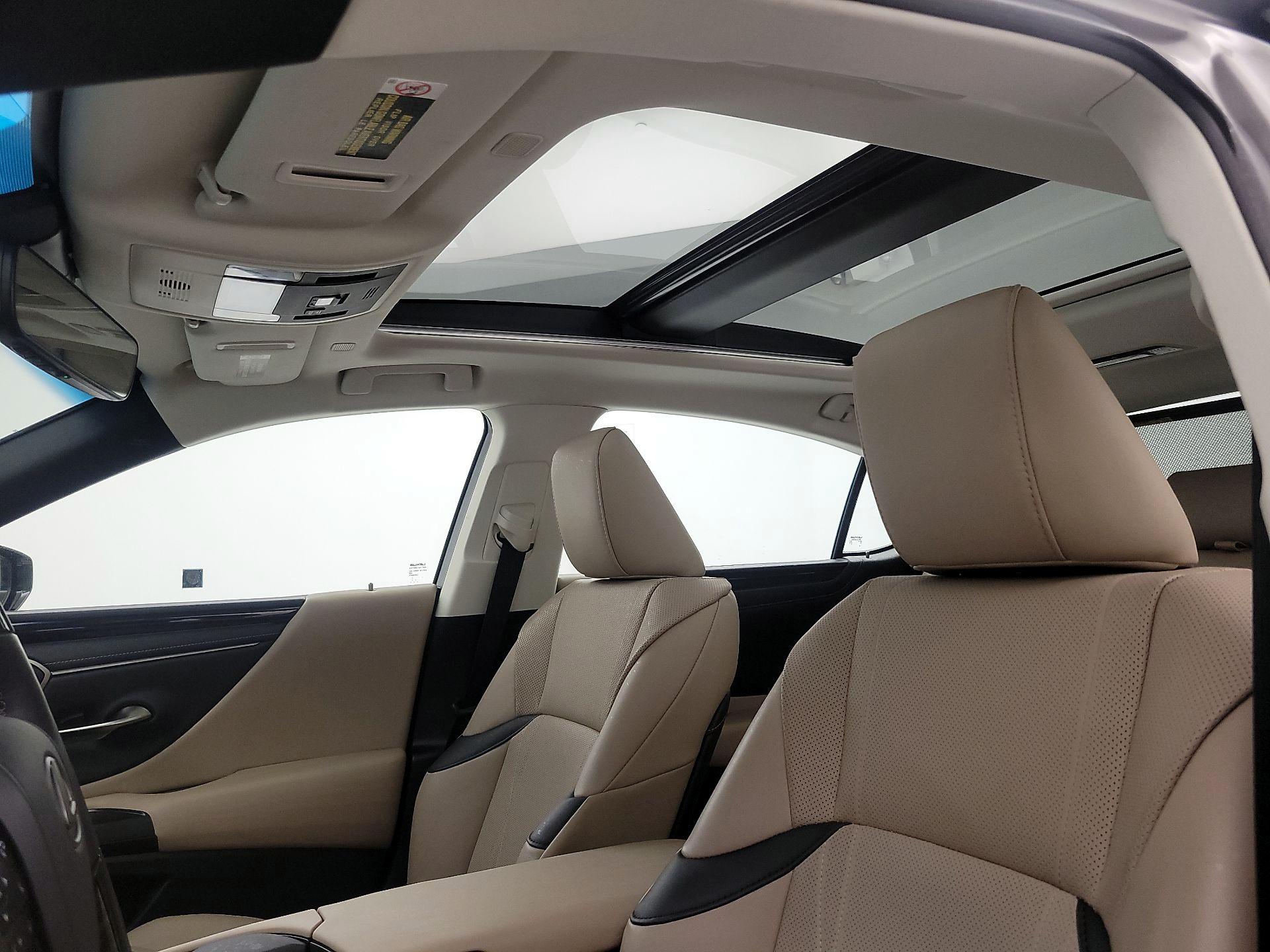 Thumbnail: 2021 Lexus ES - 20