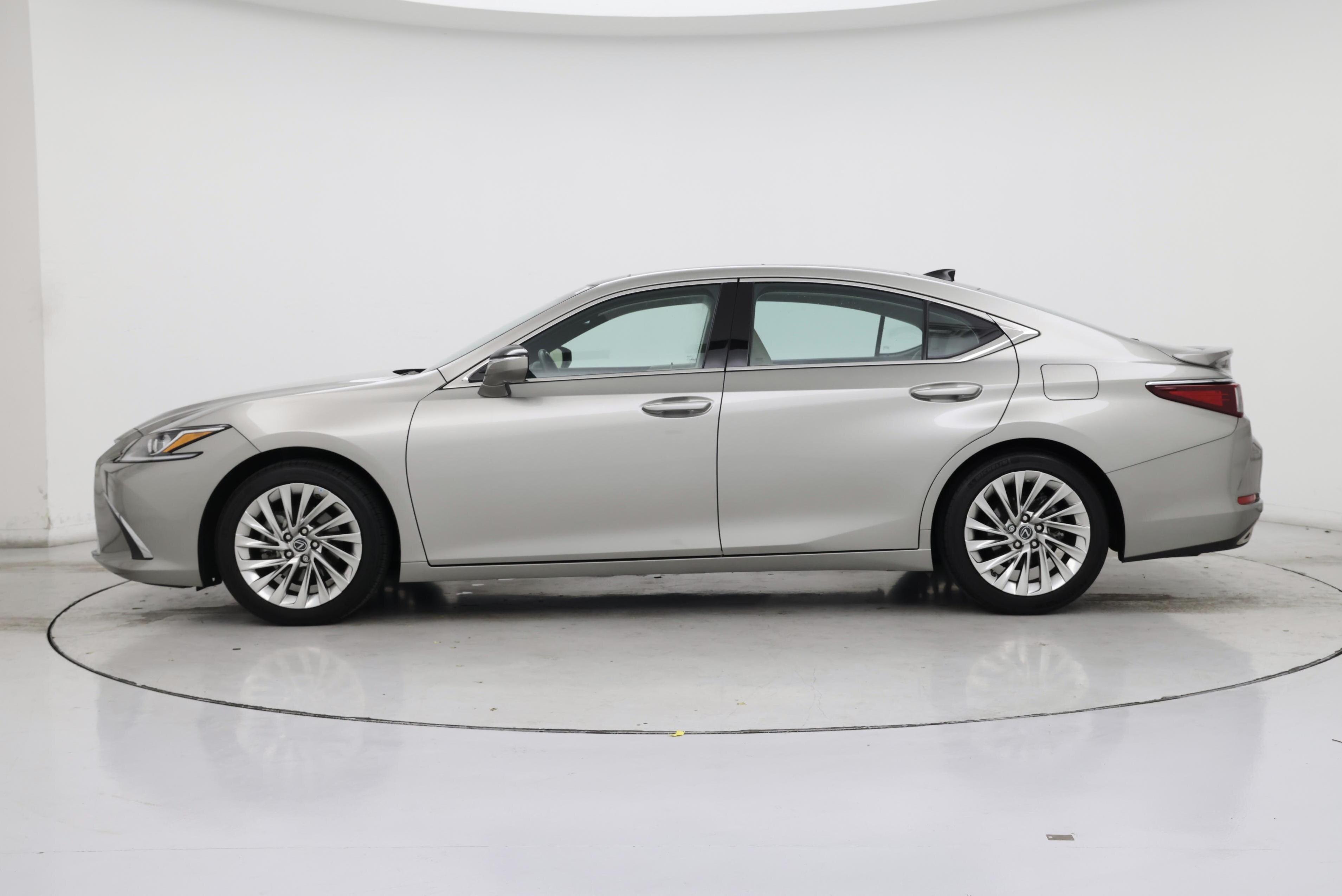 Thumbnail: 2021 Lexus ES - 3