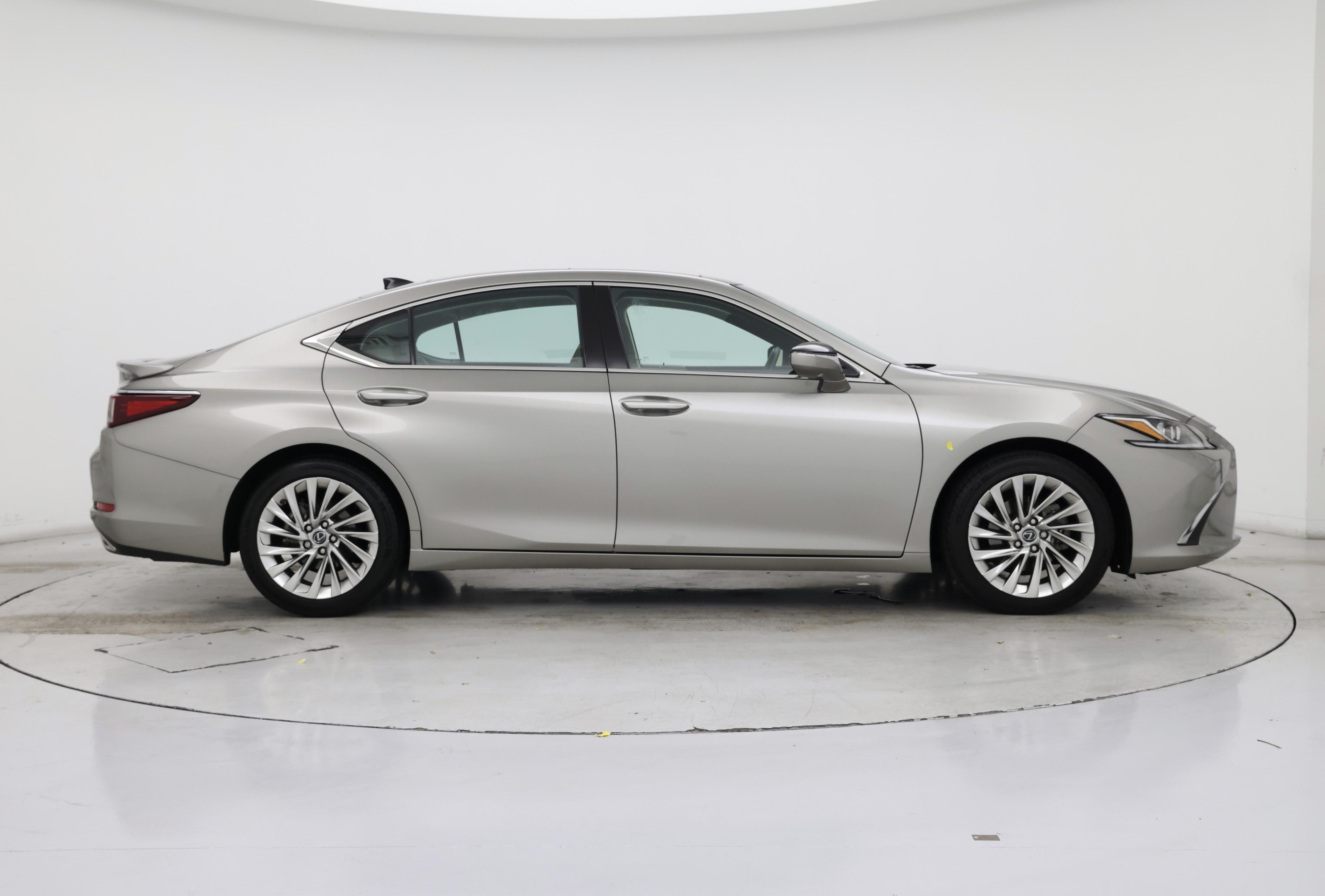 Thumbnail: 2021 Lexus ES - 7