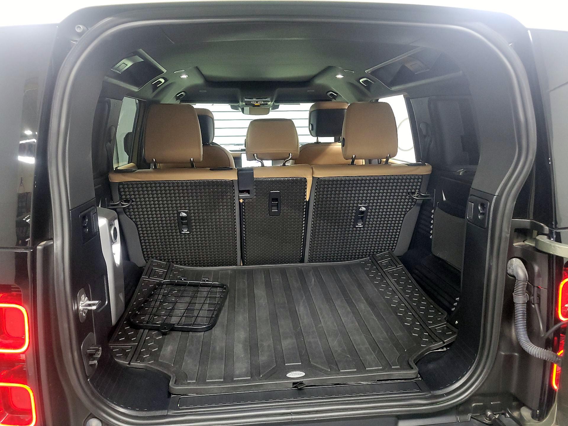 Thumbnail: 2025 Land Rover Defender - 18