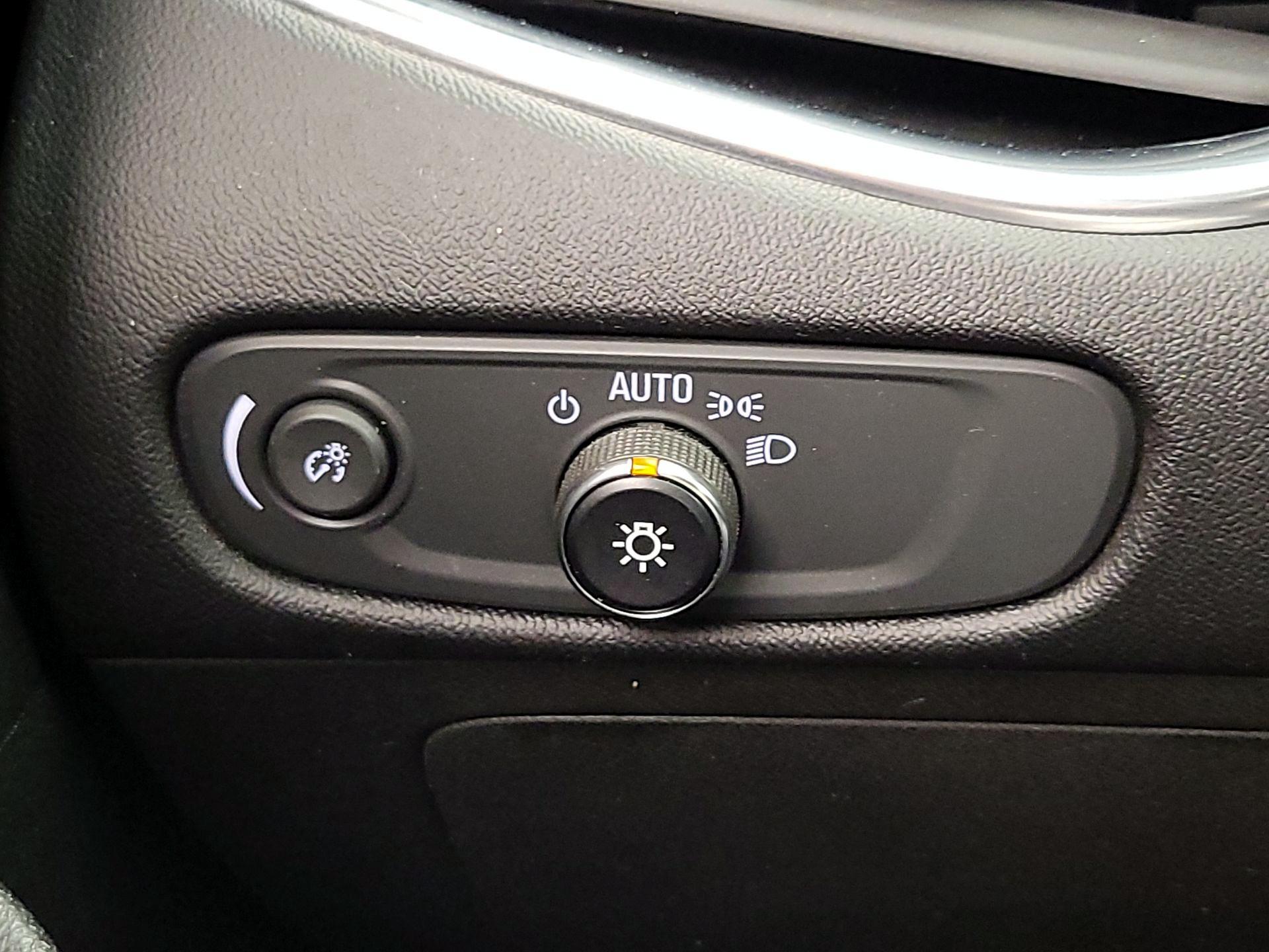 Thumbnail: 2019 Chevrolet Malibu - 13