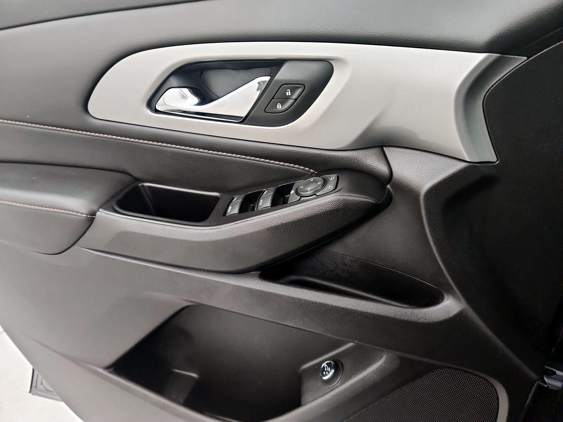 Thumbnail: 2020 Chevrolet Traverse - 12