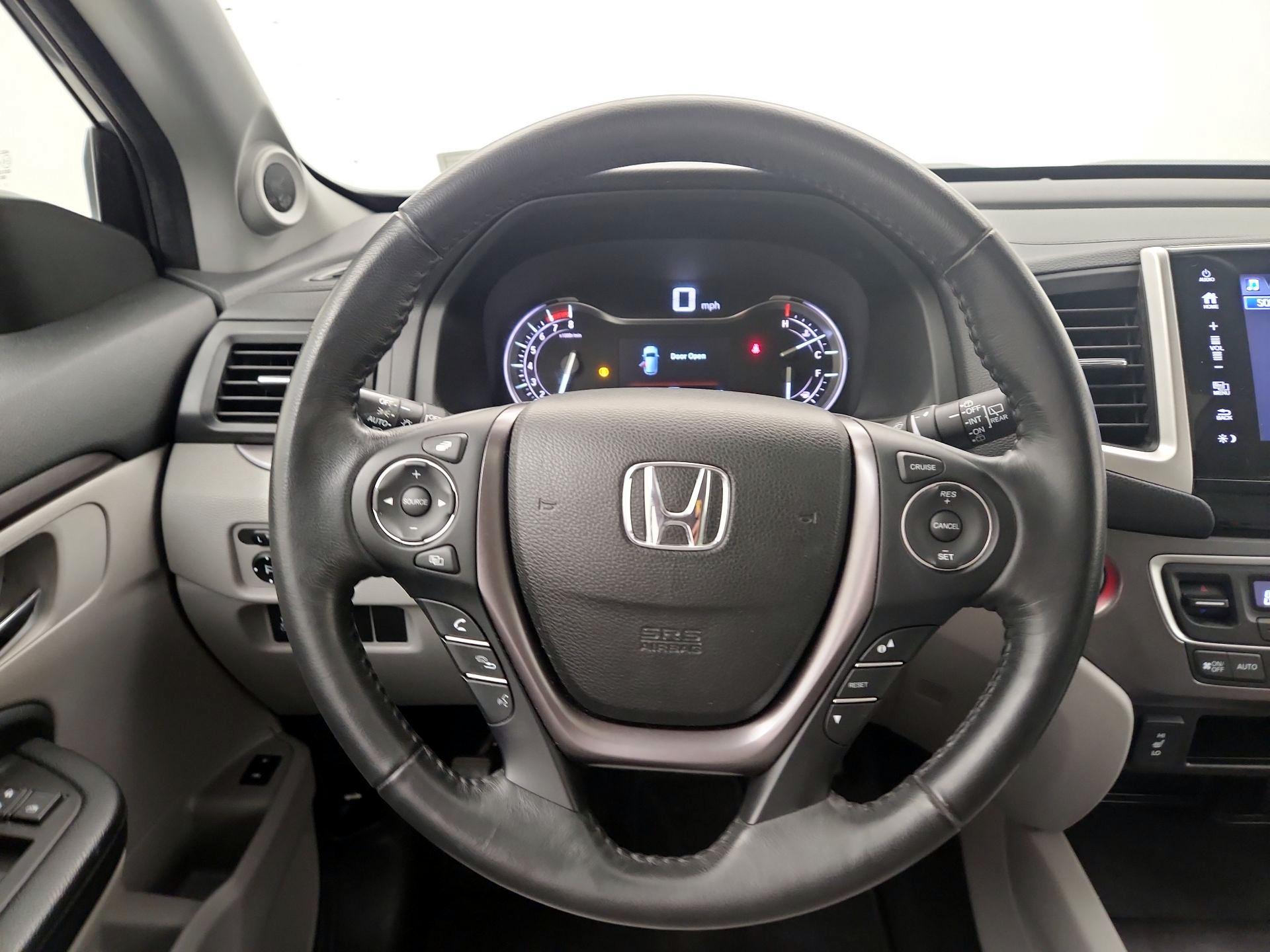 Thumbnail: 2017 Honda Pilot - 10