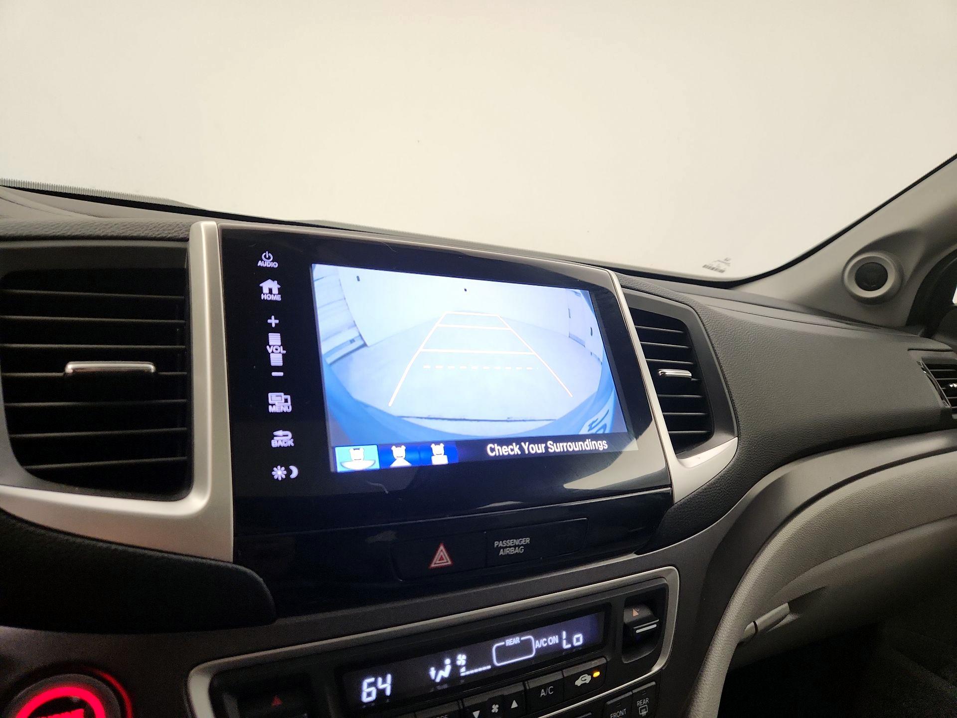 Thumbnail: 2017 Honda Pilot - 14