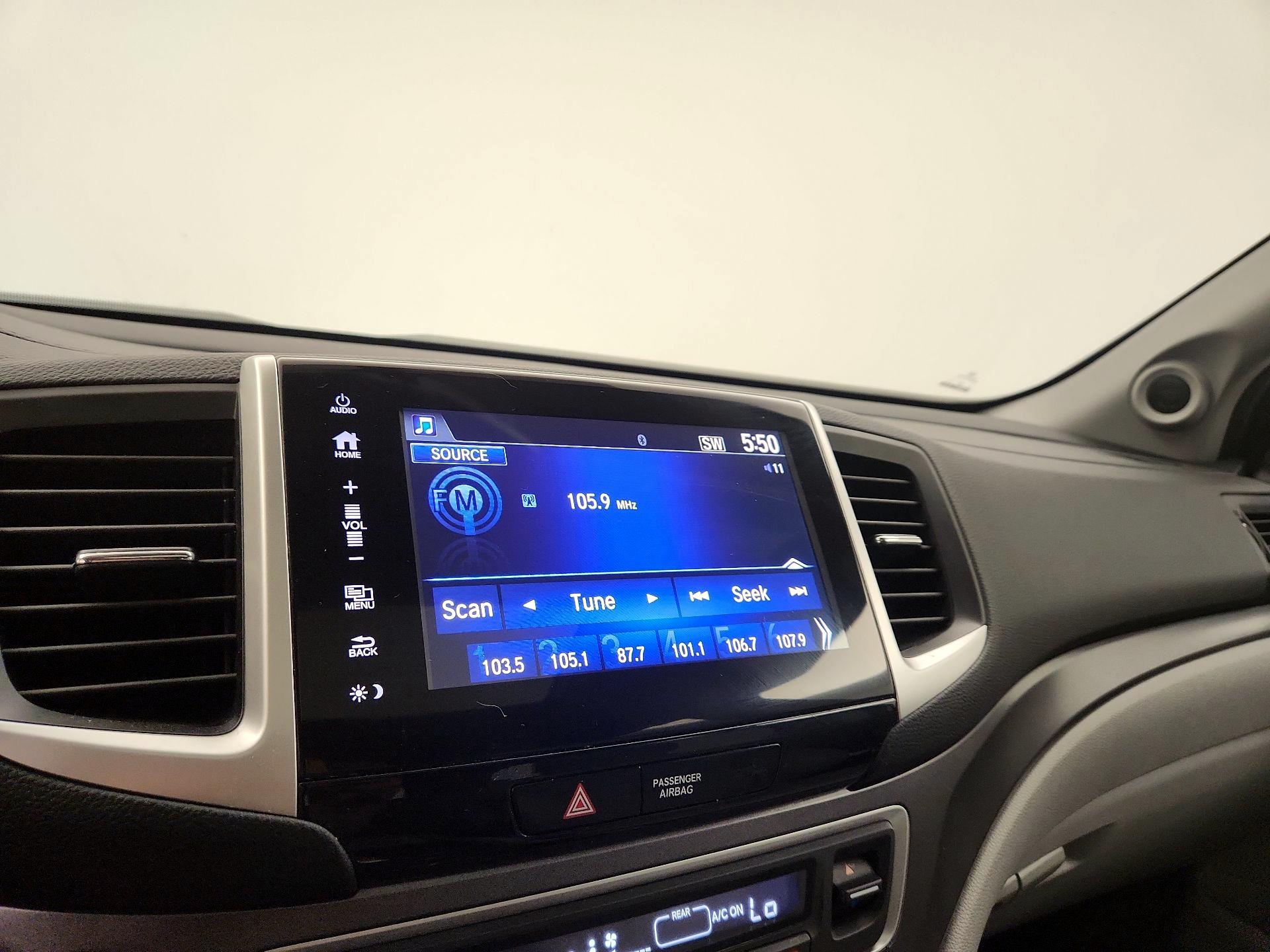 Thumbnail: 2017 Honda Pilot - 15