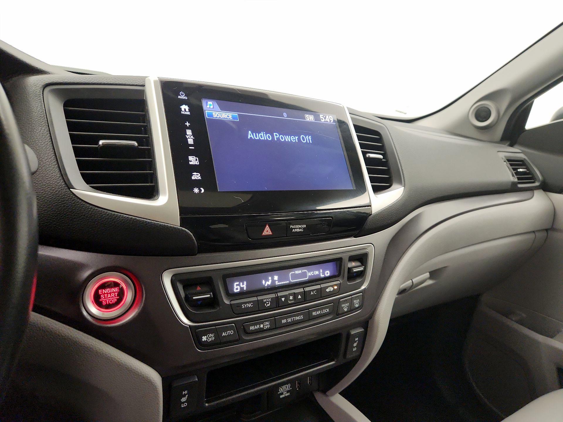 Thumbnail: 2017 Honda Pilot - 16
