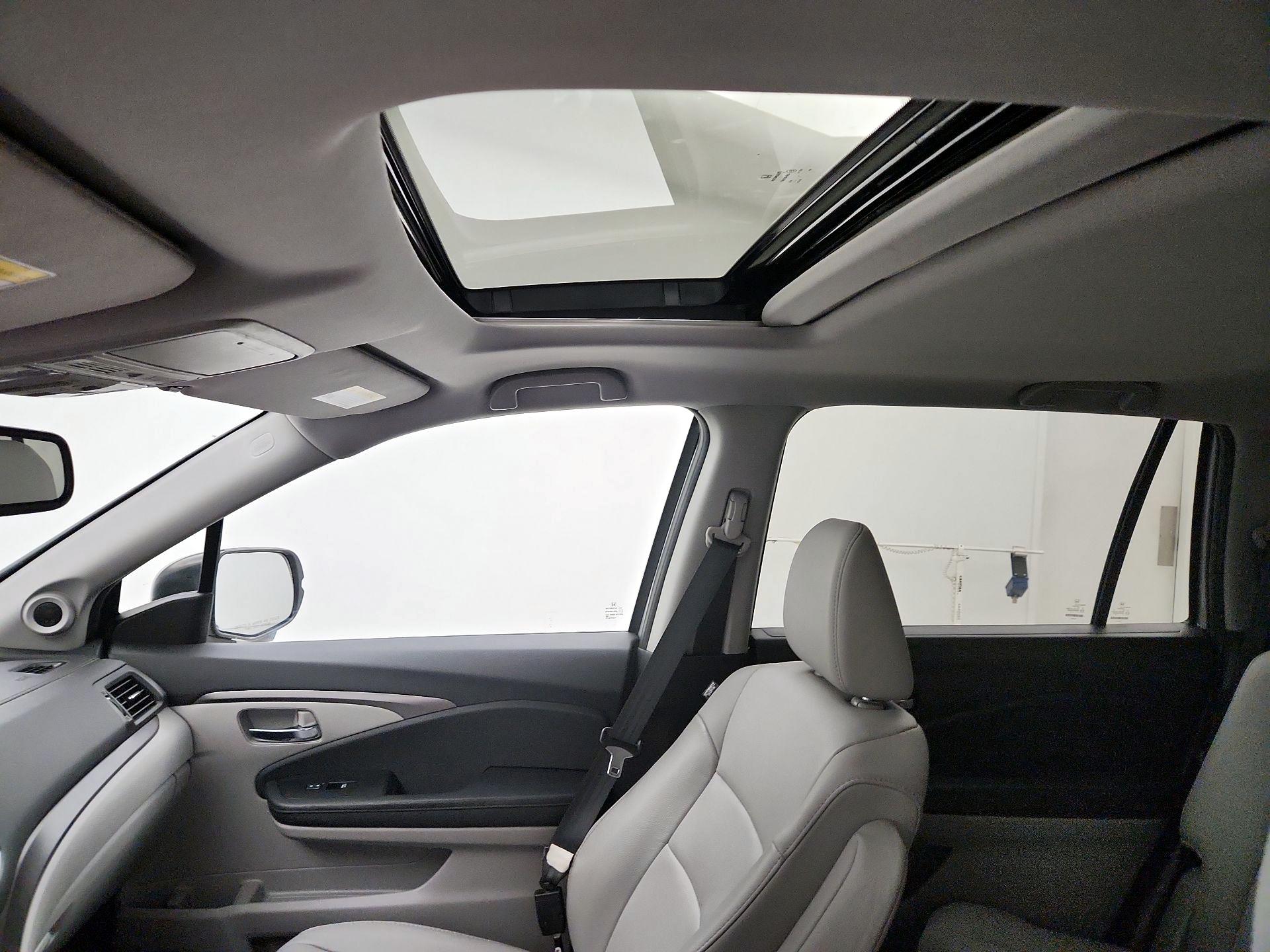 Thumbnail: 2017 Honda Pilot - 19