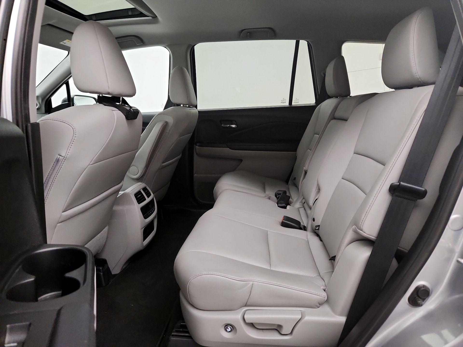 Thumbnail: 2017 Honda Pilot - 20