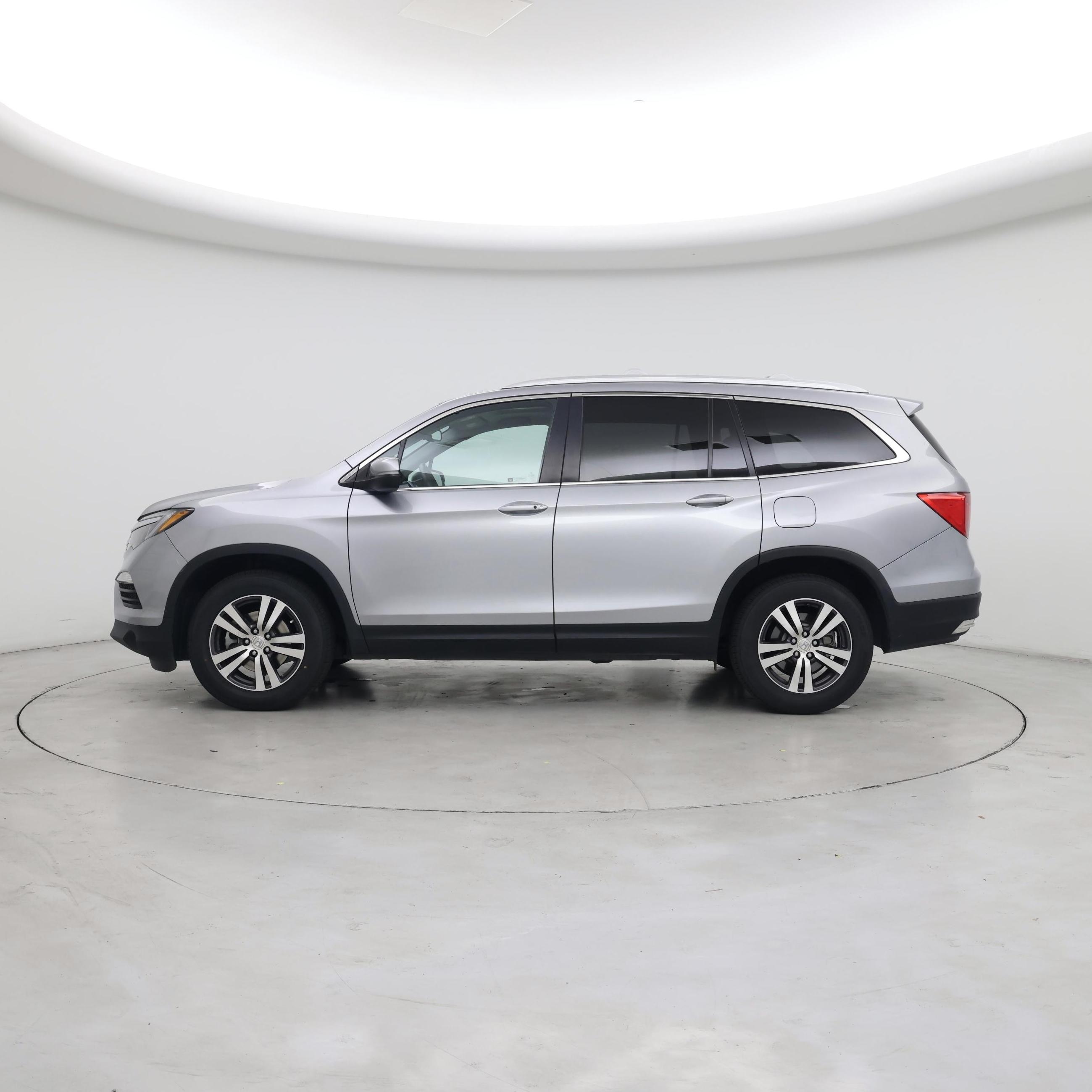Thumbnail: 2017 Honda Pilot - 3