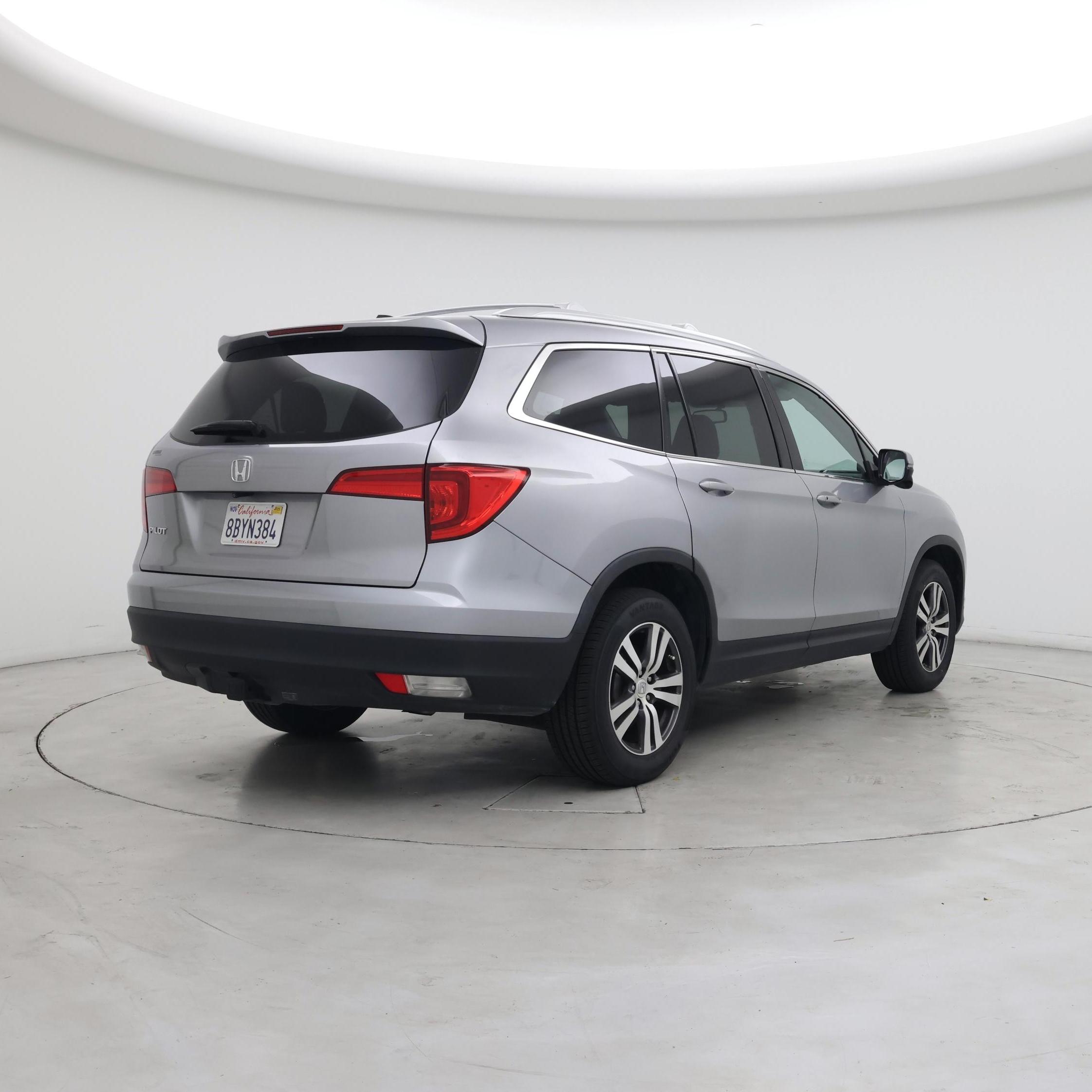 Thumbnail: 2017 Honda Pilot - 8