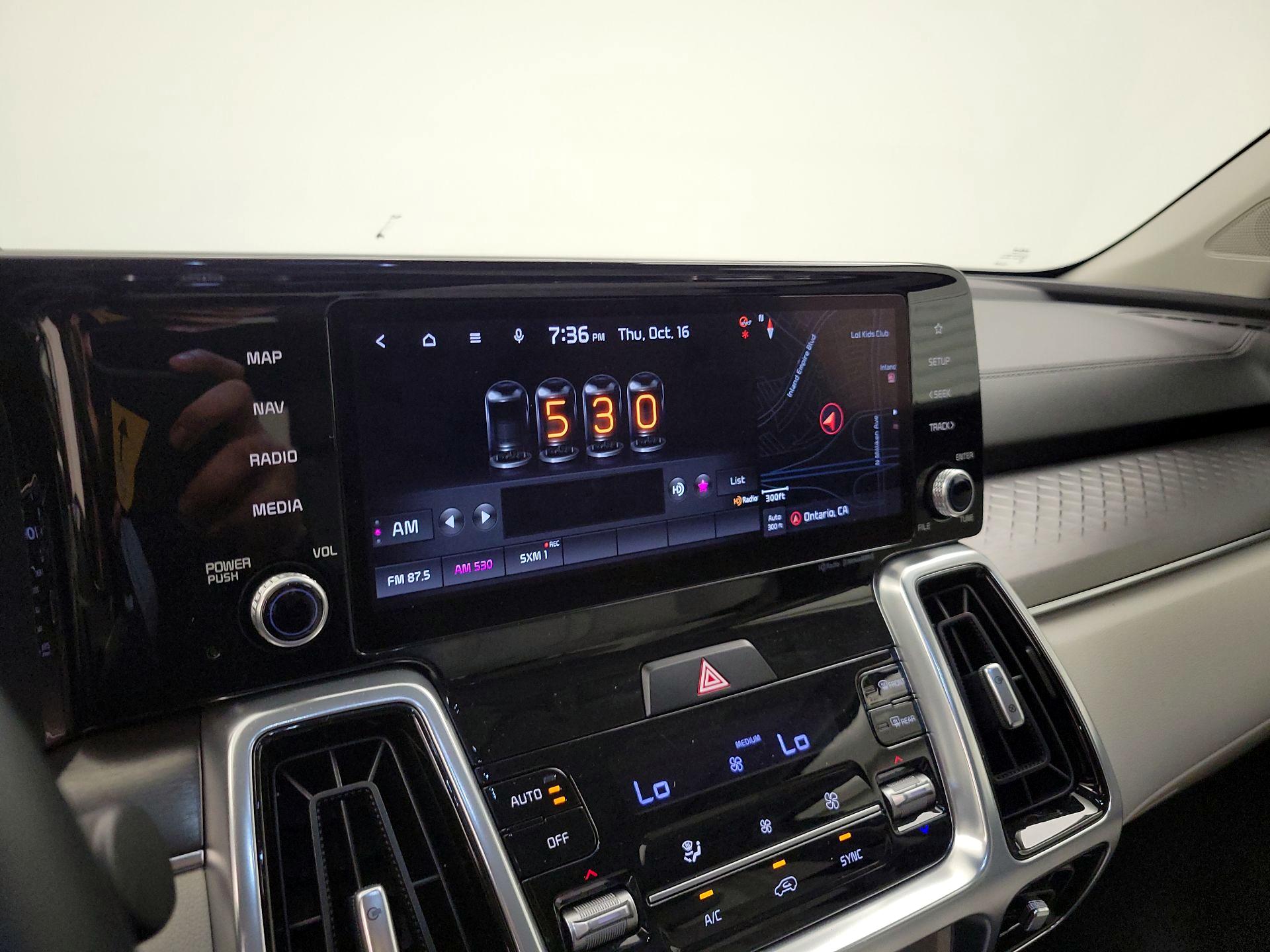 Thumbnail: 2022 Kia Sorento - 16