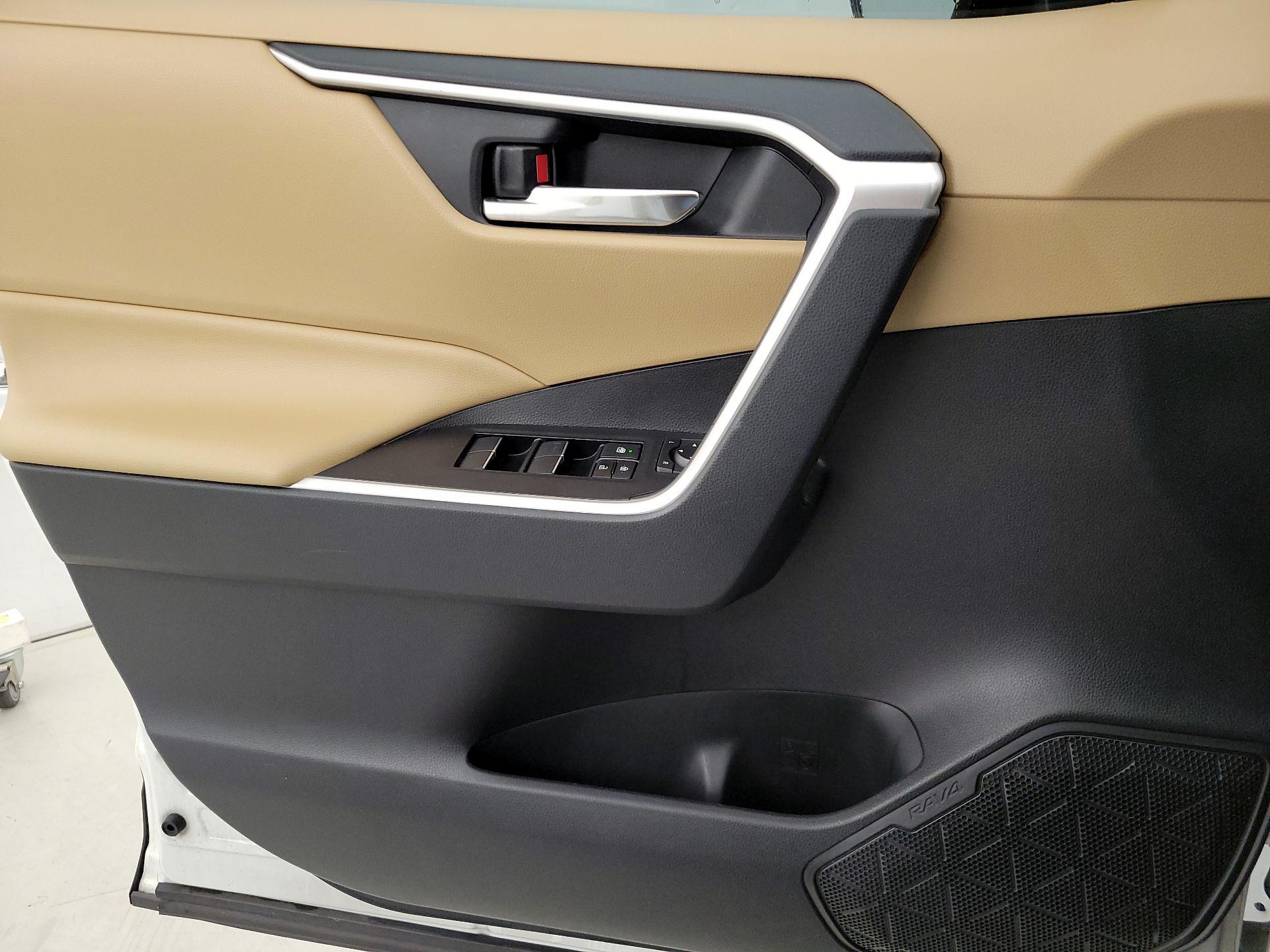 Thumbnail: 2019 Toyota RAV4 - 12