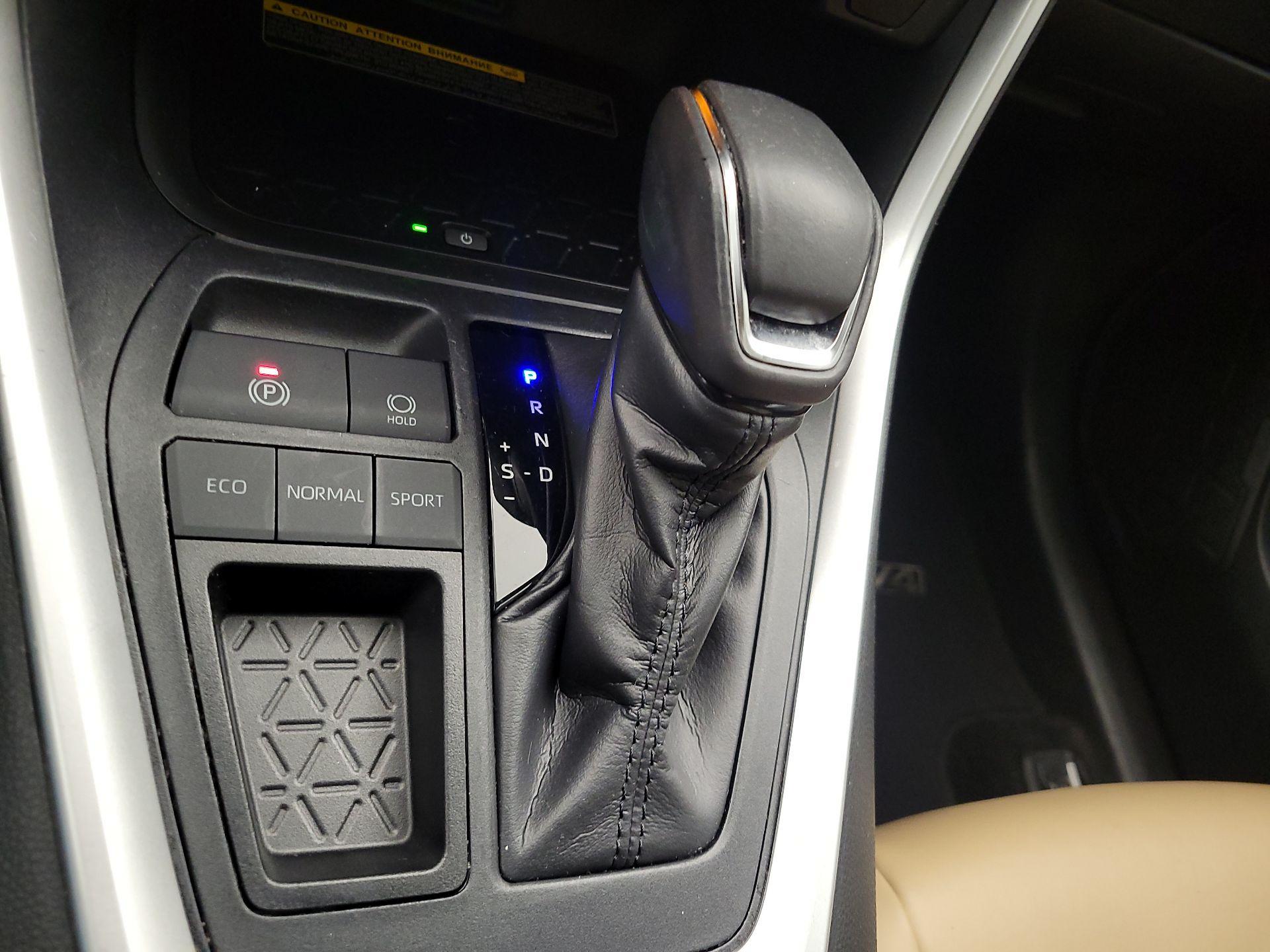Thumbnail: 2019 Toyota RAV4 - 17