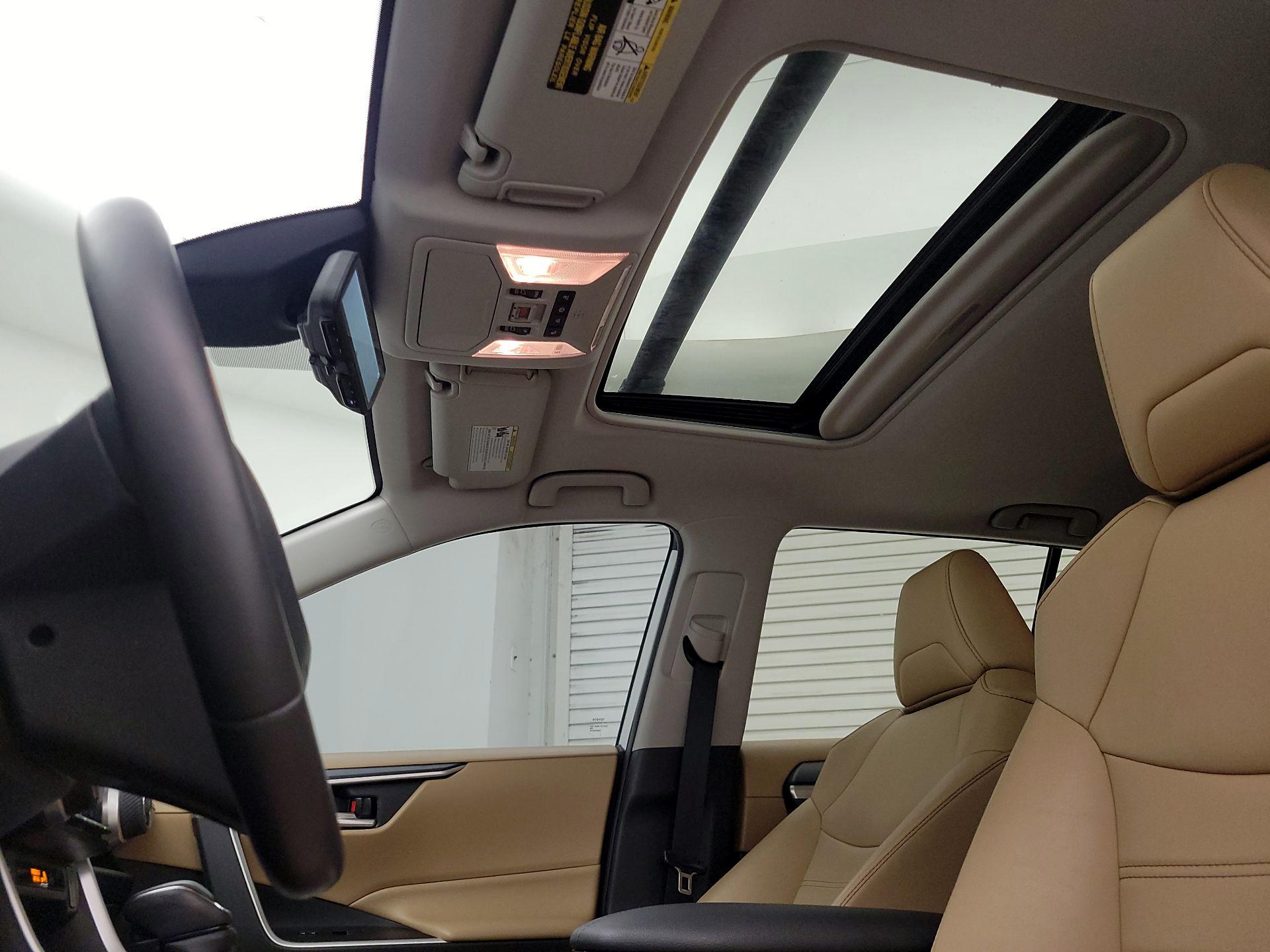 Thumbnail: 2019 Toyota RAV4 - 19