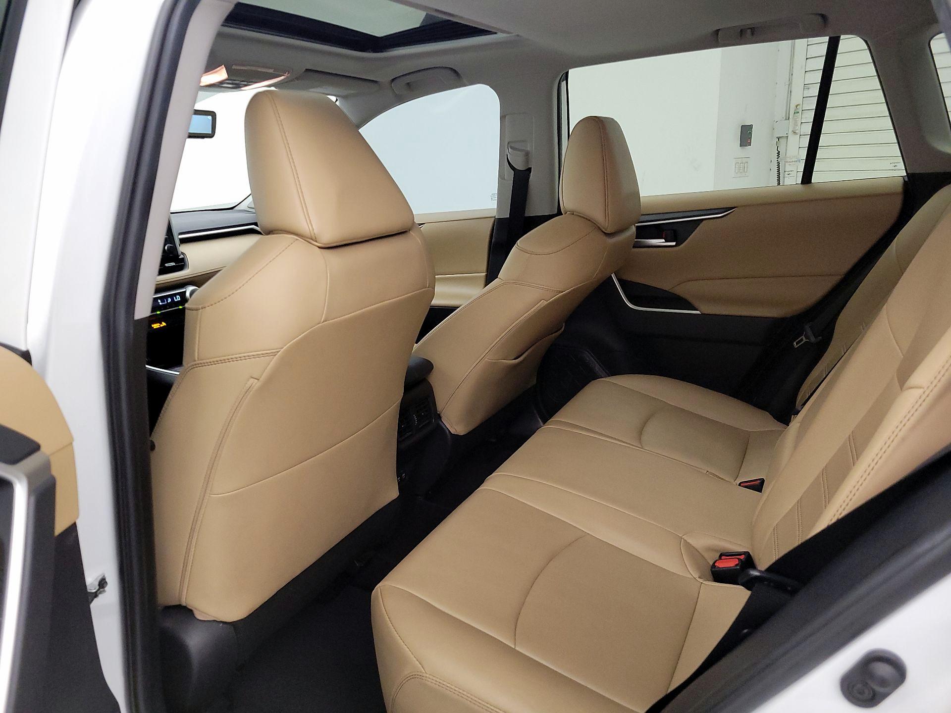 Thumbnail: 2019 Toyota RAV4 - 20