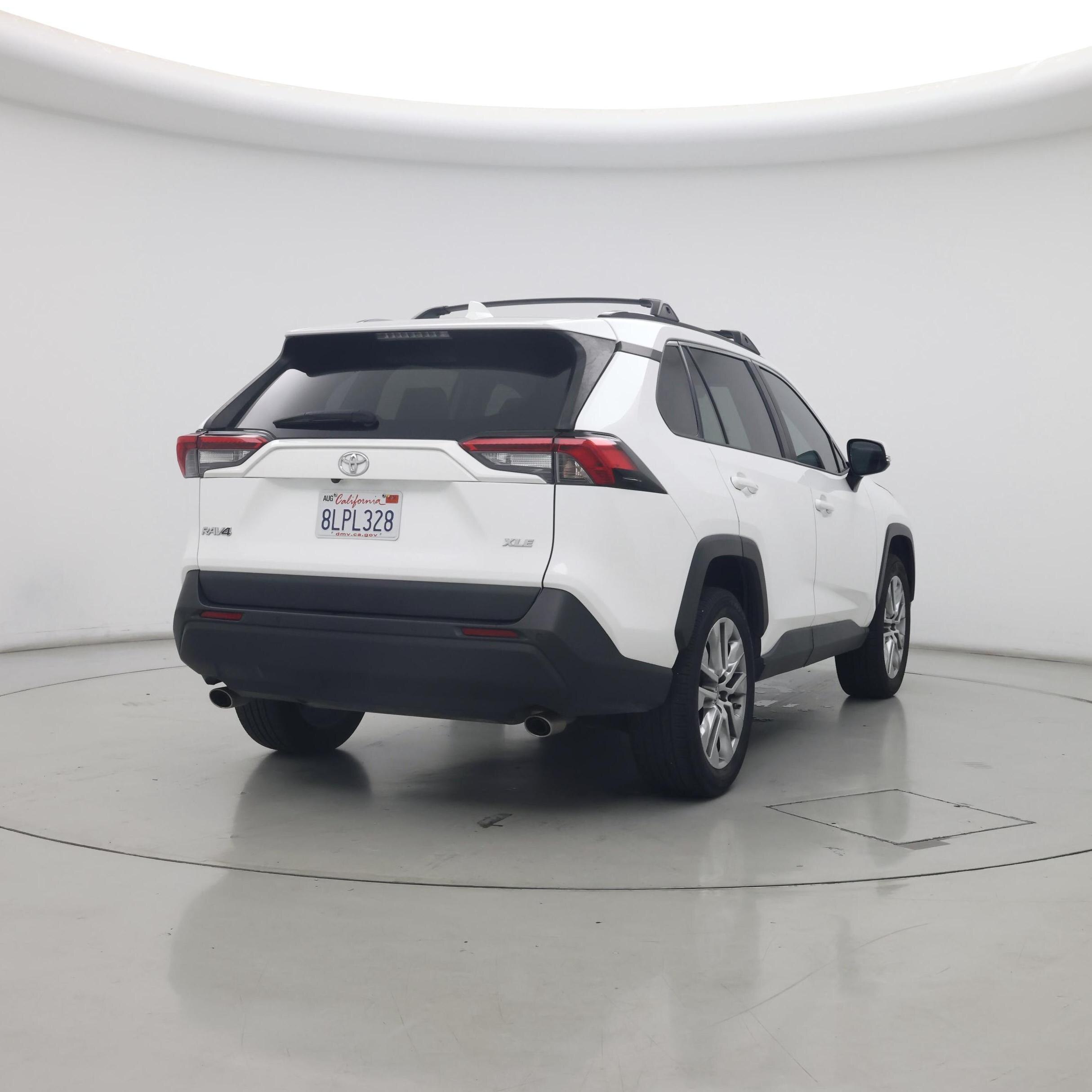 Thumbnail: 2019 Toyota RAV4 - 8