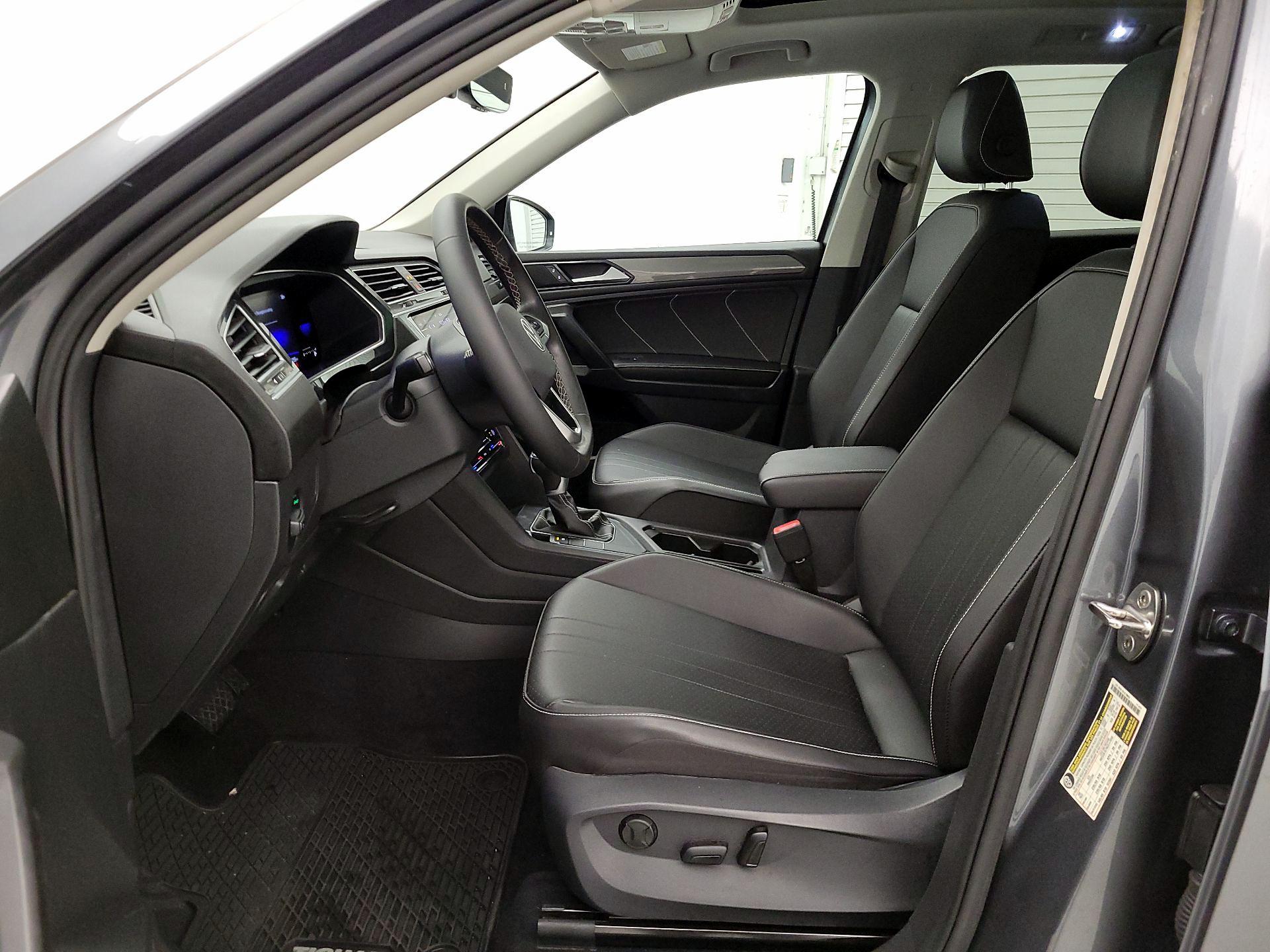 Thumbnail: 2022 Volkswagen Tiguan - 11