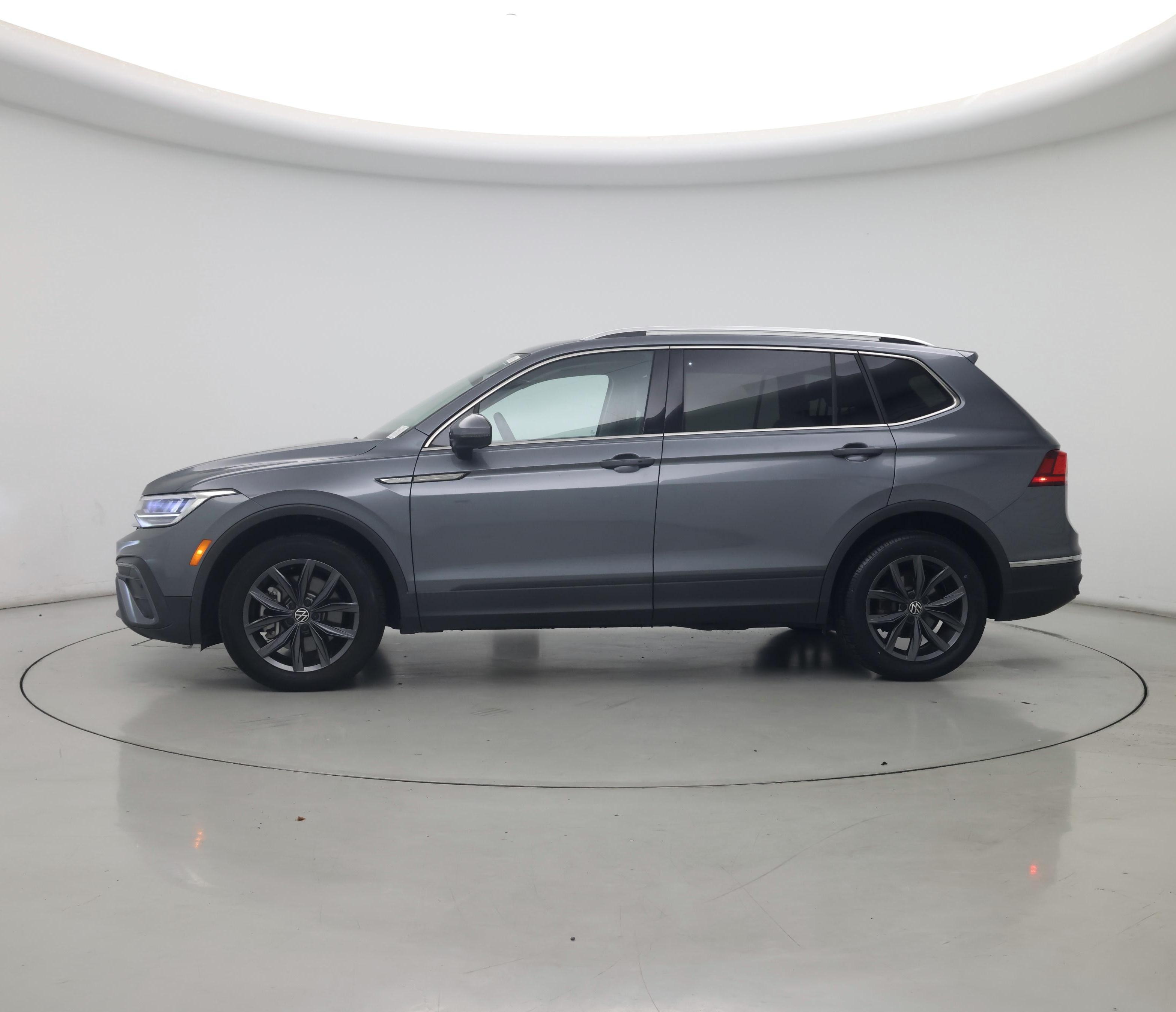 Thumbnail: 2022 Volkswagen Tiguan - 3