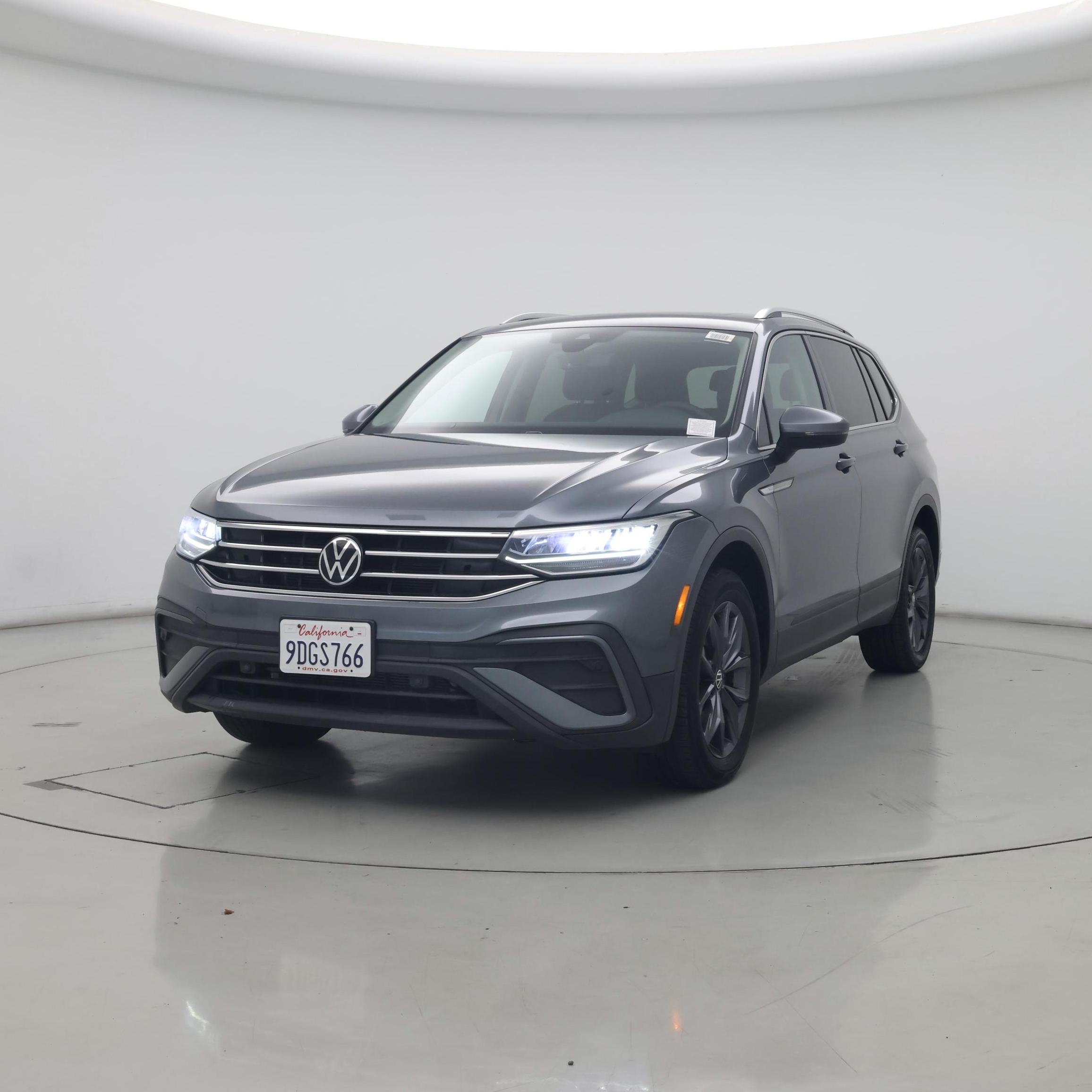 Thumbnail: 2022 Volkswagen Tiguan - 4