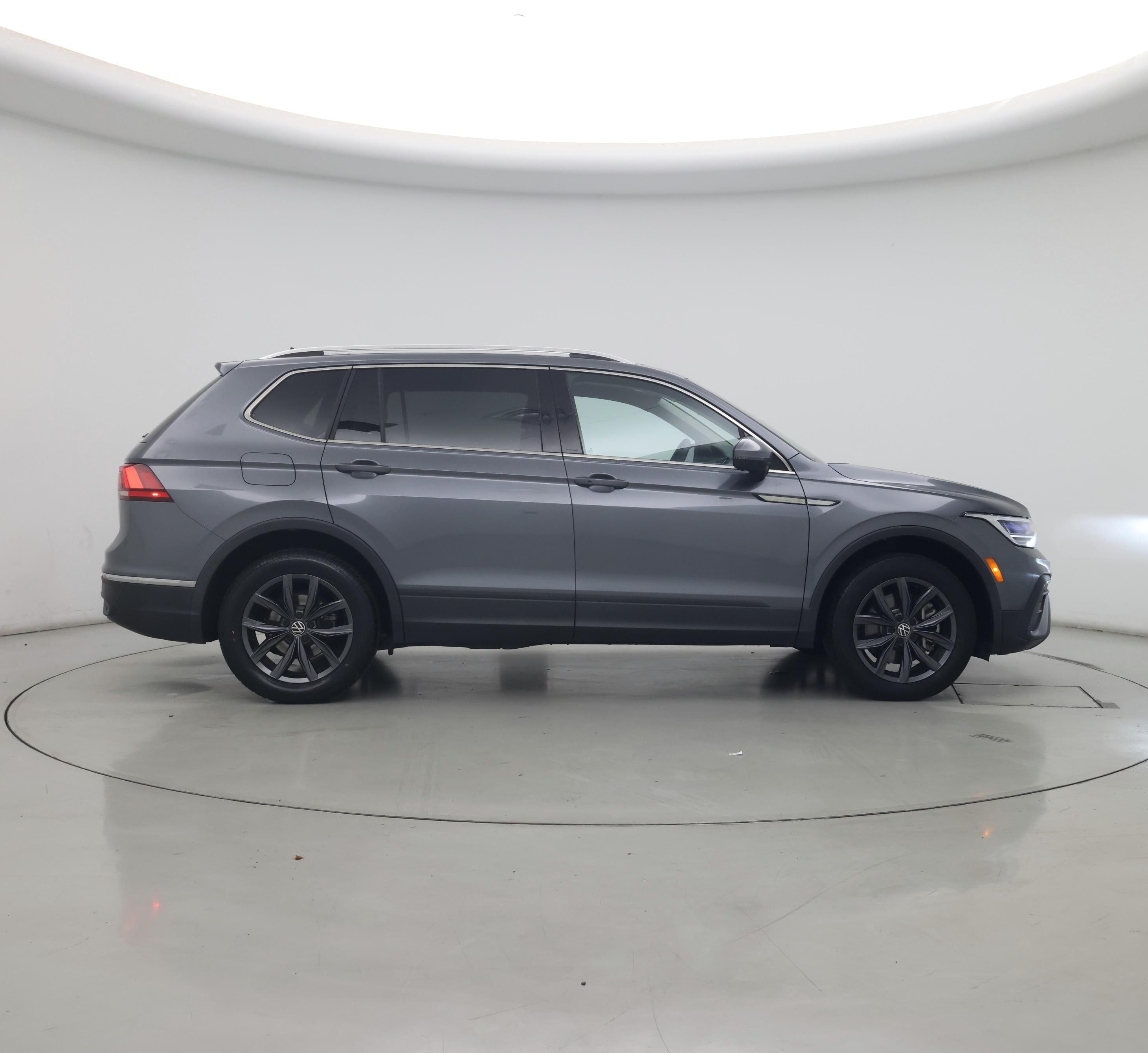 Thumbnail: 2022 Volkswagen Tiguan - 7