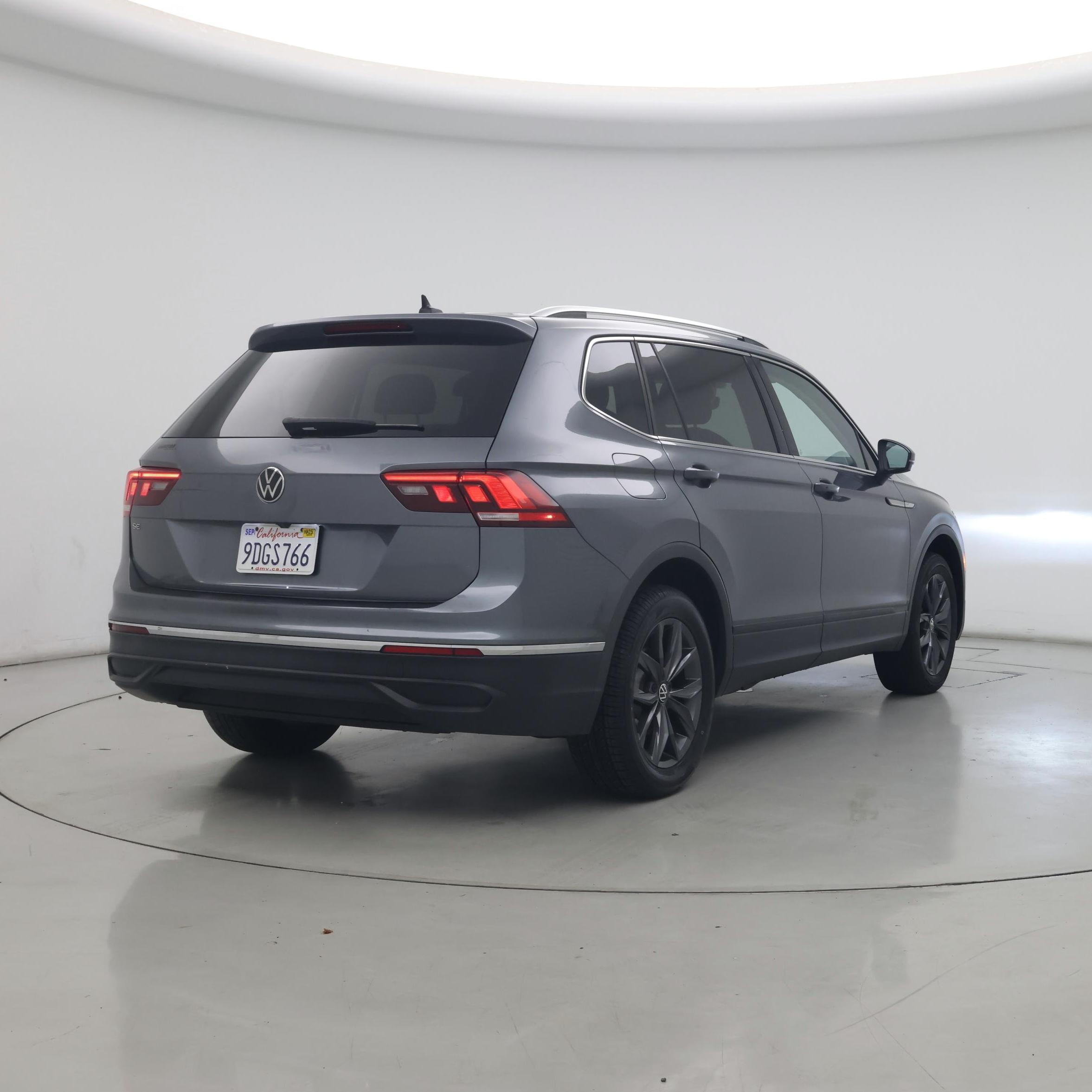 Thumbnail: 2022 Volkswagen Tiguan - 8