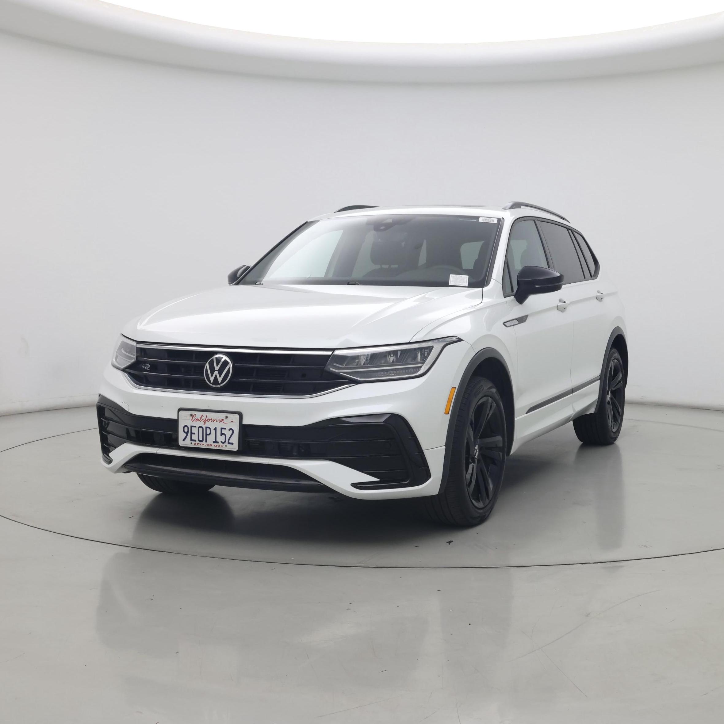 Thumbnail: 2023 Volkswagen Tiguan - 4