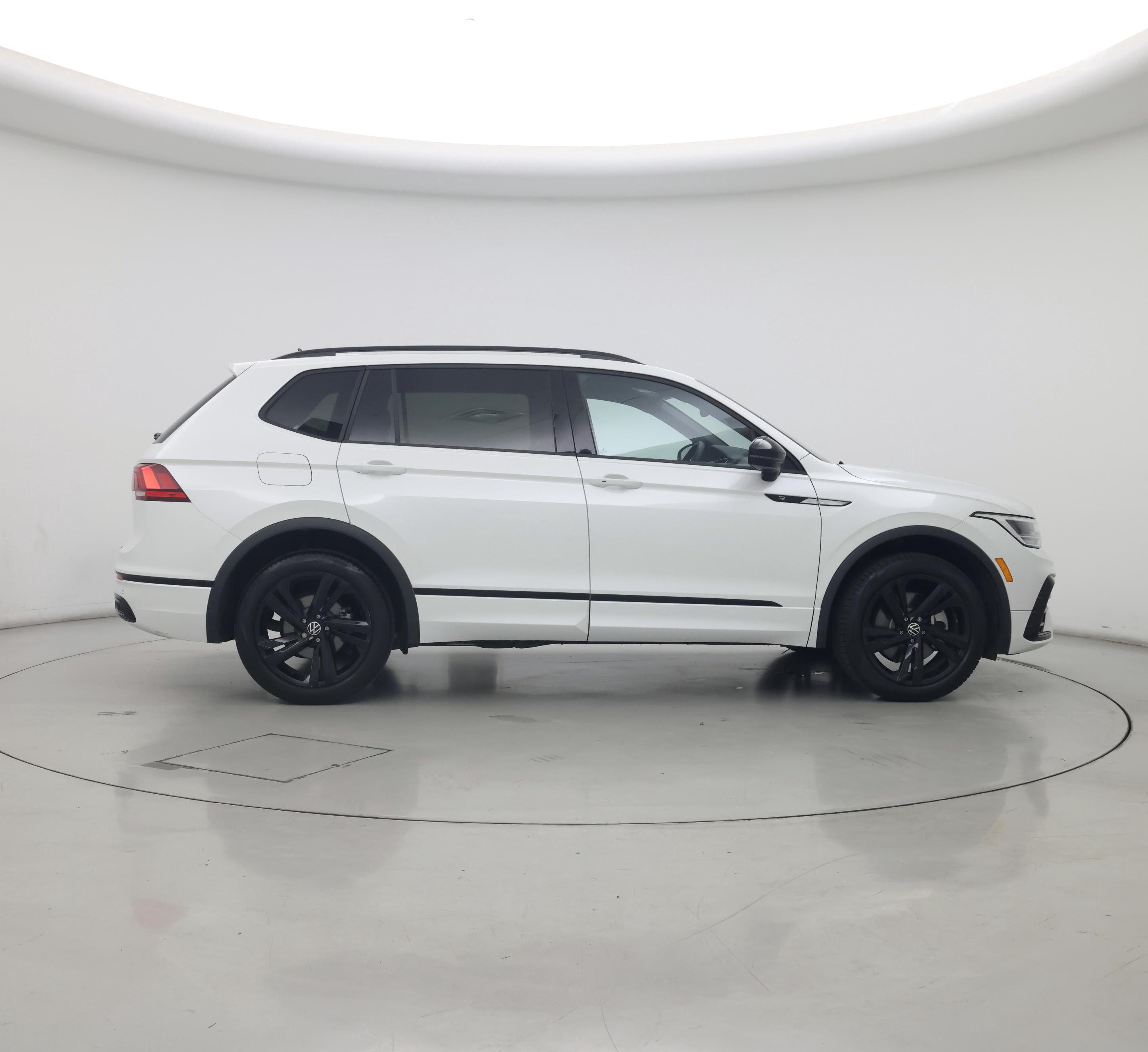 Thumbnail: 2023 Volkswagen Tiguan - 7