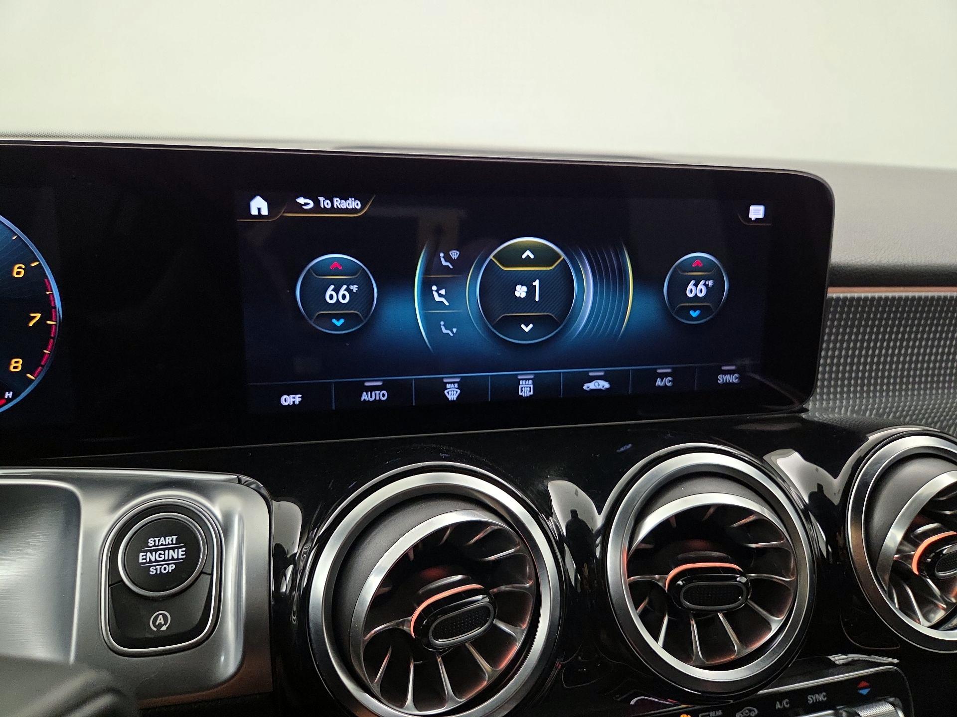 Thumbnail: 2022 Mercedes-Benz GLB - 16