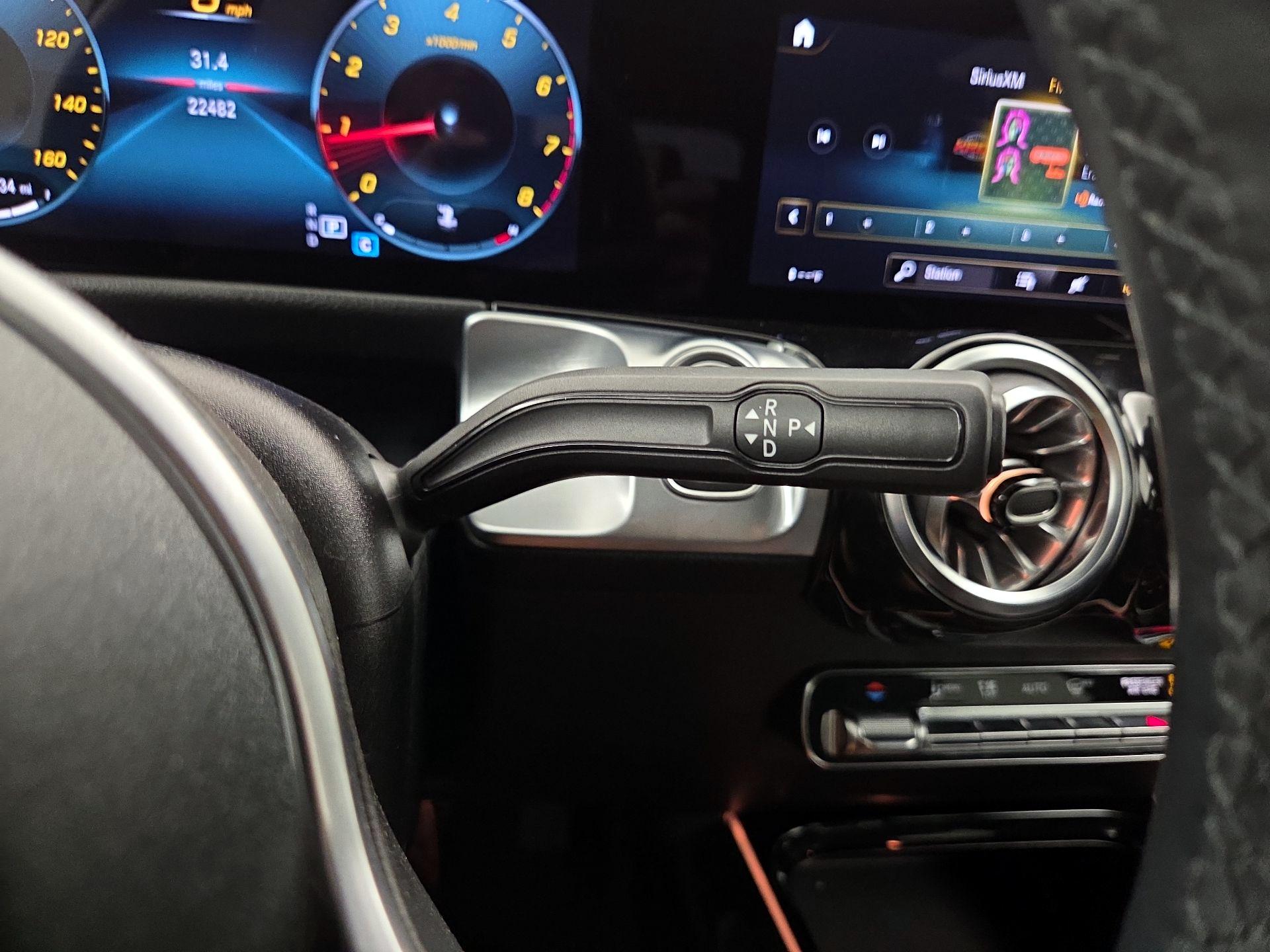 Thumbnail: 2022 Mercedes-Benz GLB - 17