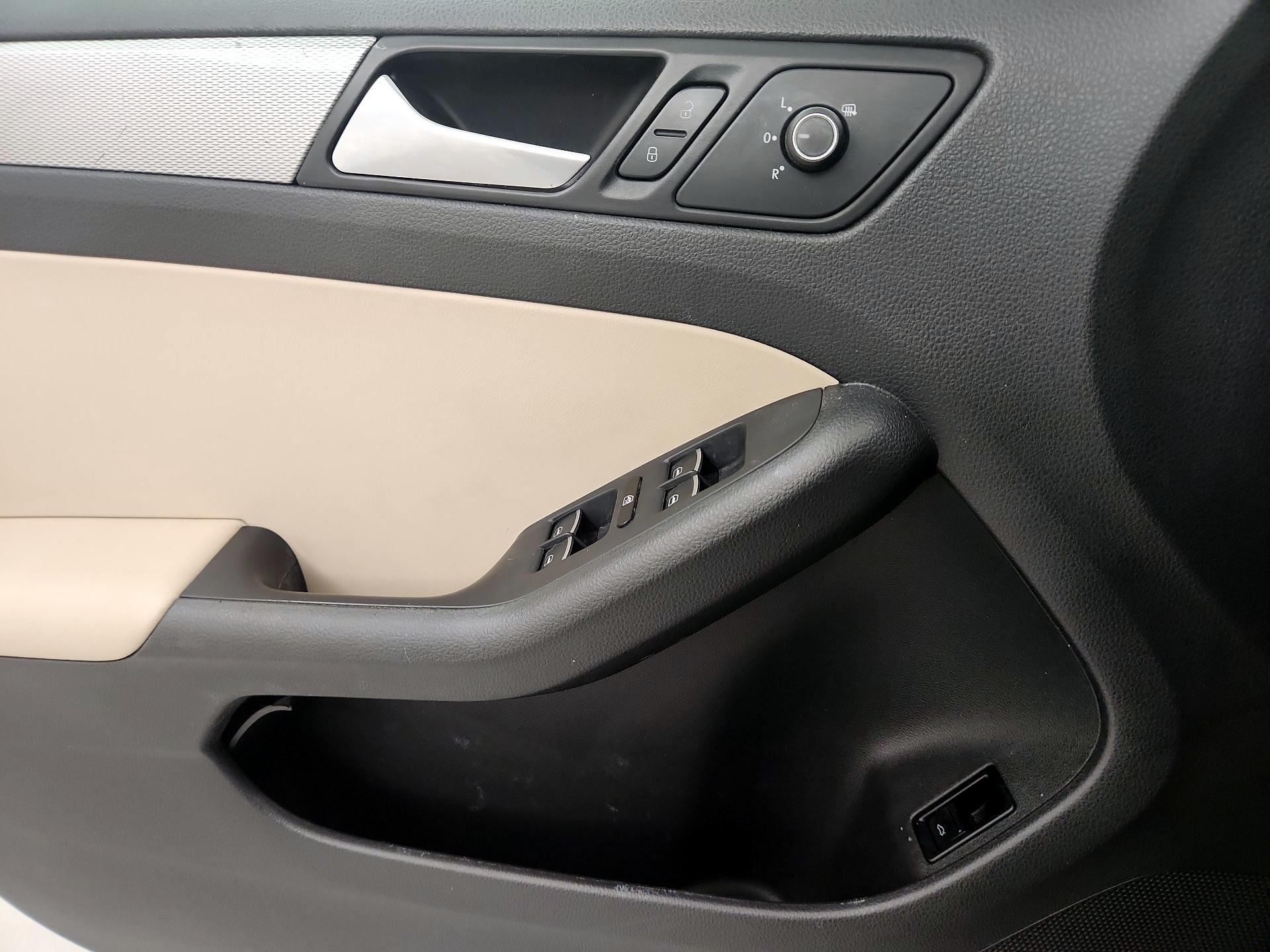 Thumbnail: 2015 Volkswagen Jetta - 12
