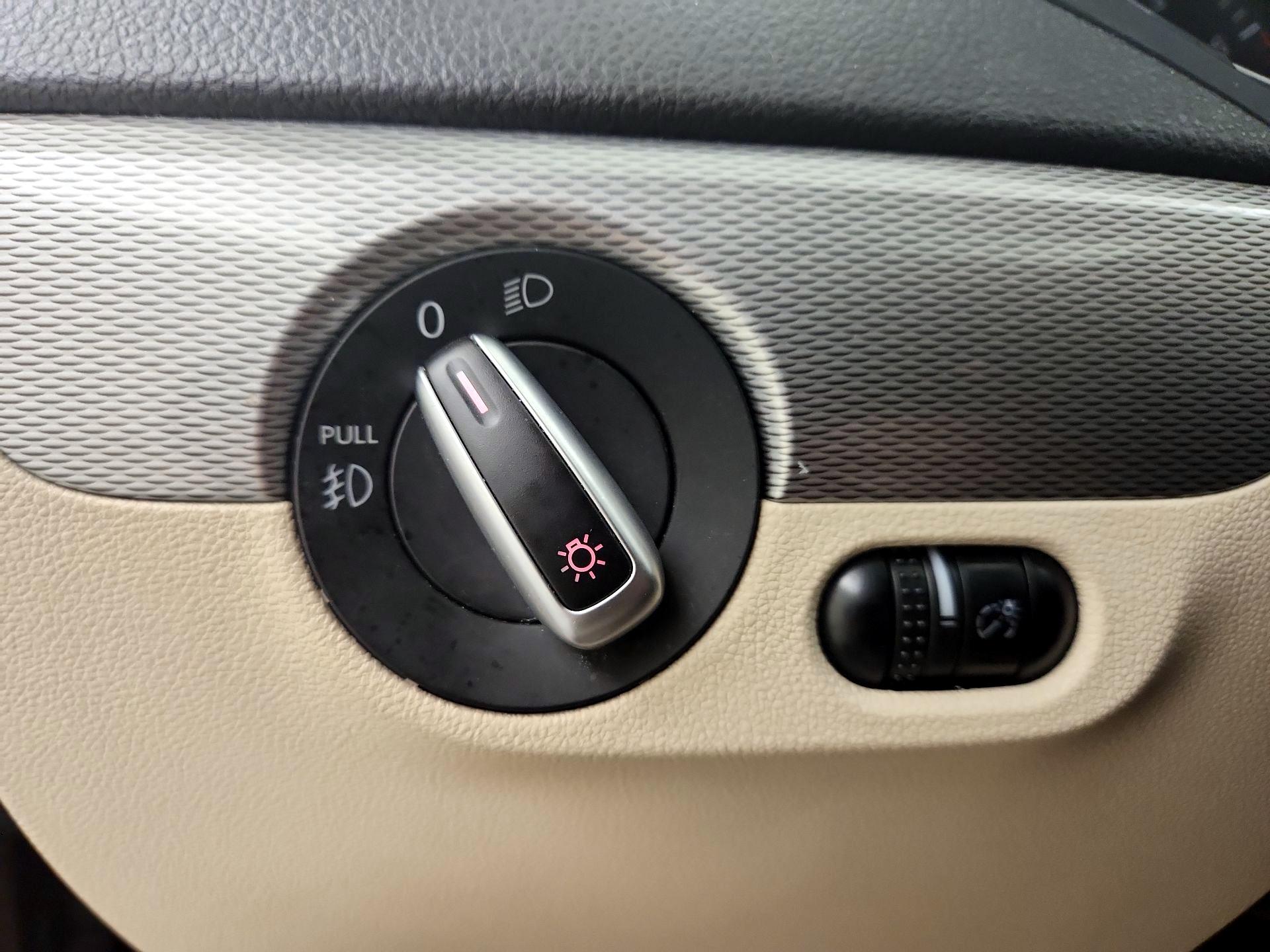 Thumbnail: 2015 Volkswagen Jetta - 13
