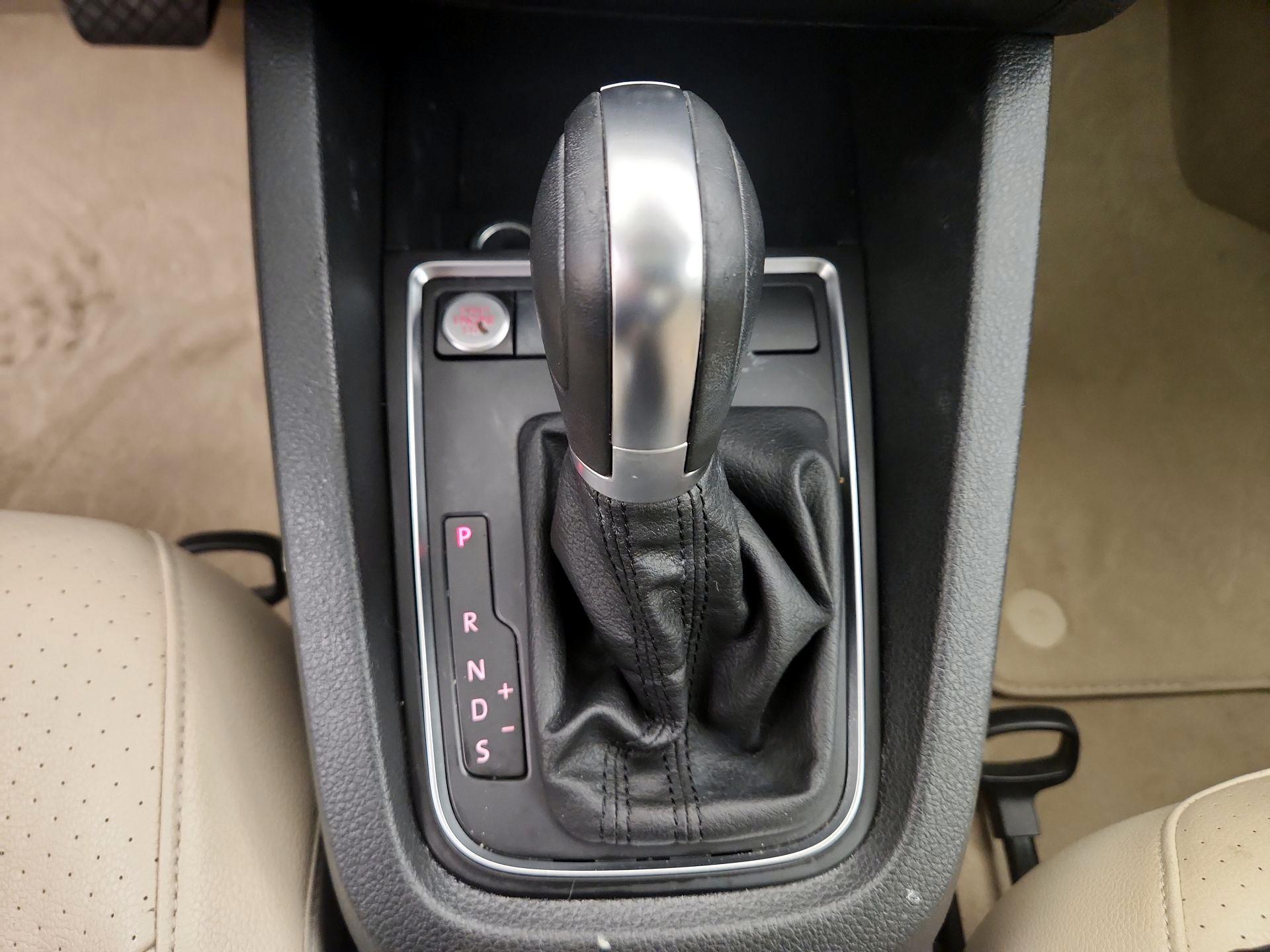 Thumbnail: 2015 Volkswagen Jetta - 17