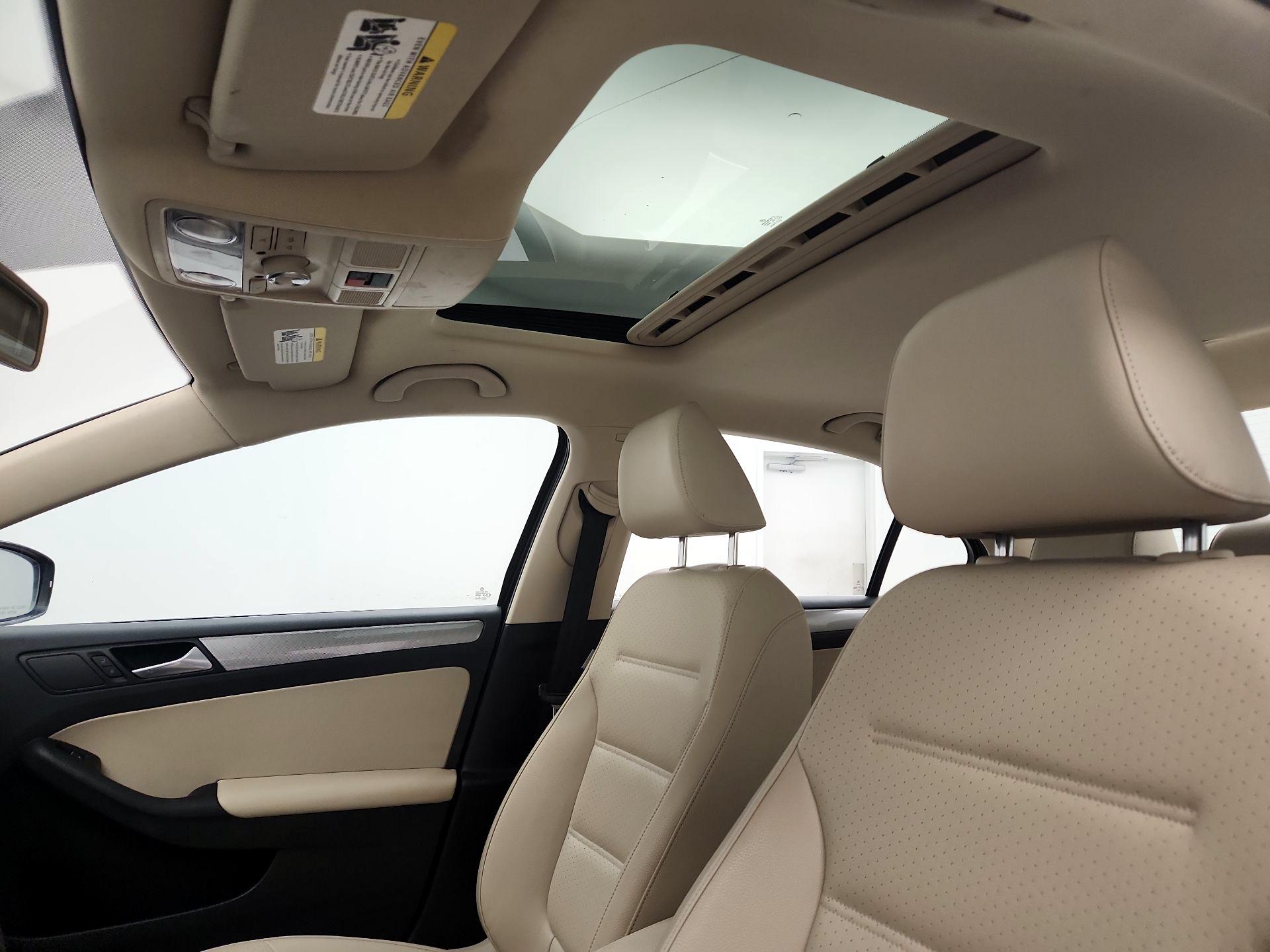 Thumbnail: 2015 Volkswagen Jetta - 18