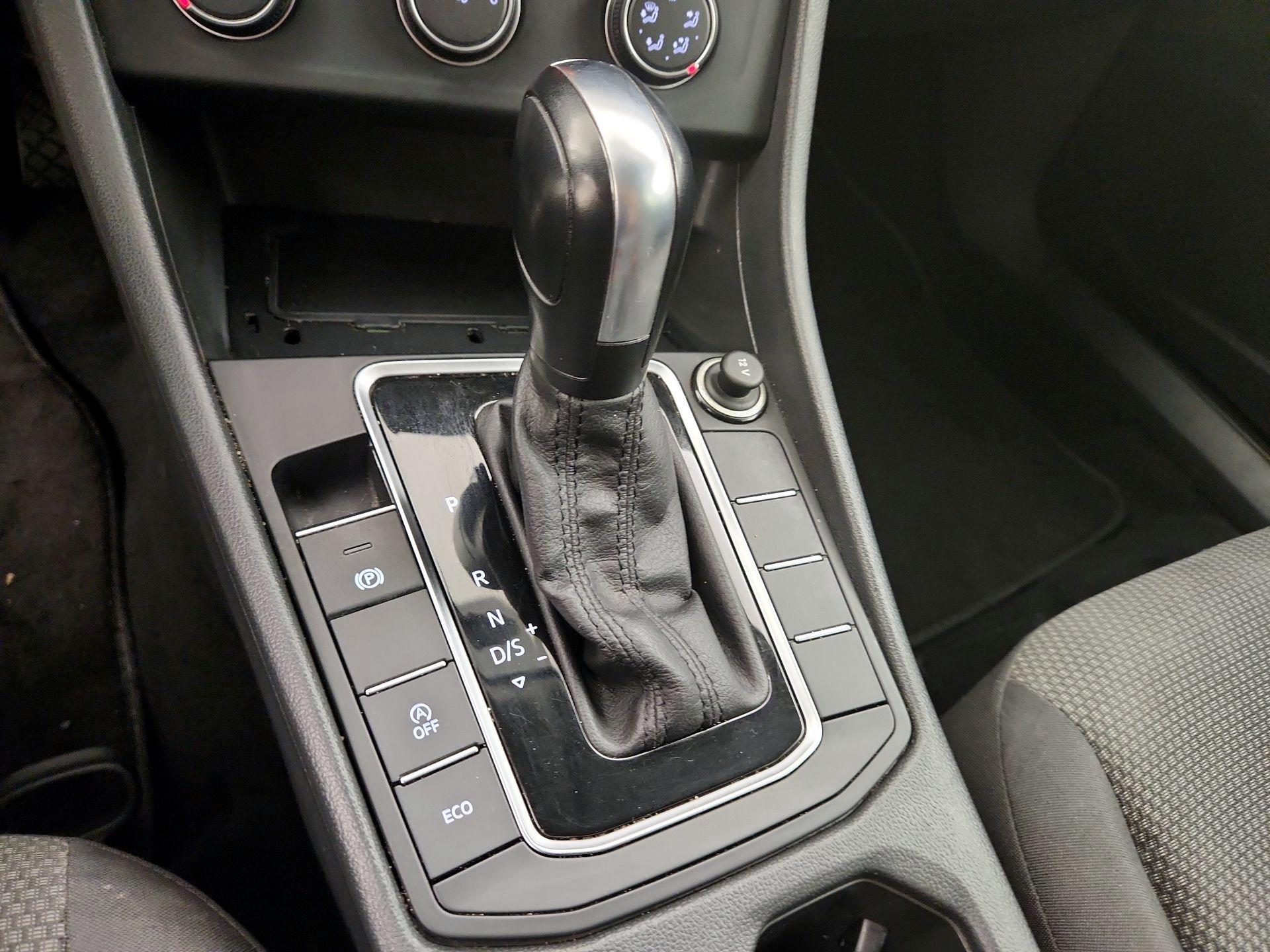 Thumbnail: 2019 Volkswagen Jetta - 17