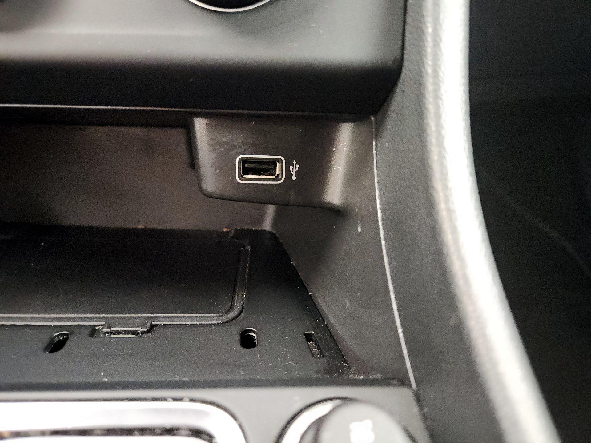 Thumbnail: 2019 Volkswagen Jetta - 18