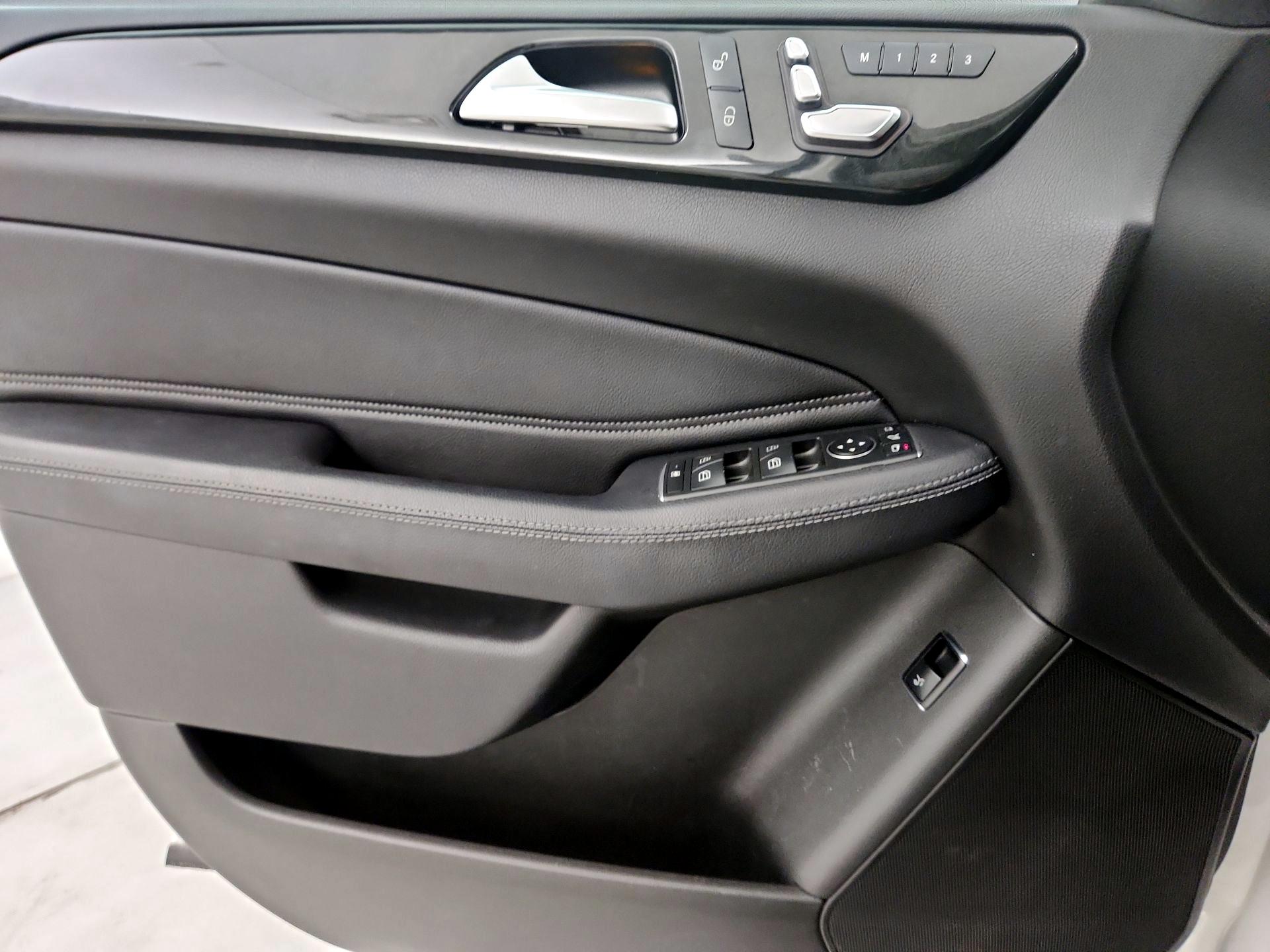 Thumbnail: 2018 Mercedes-Benz GLE - 12