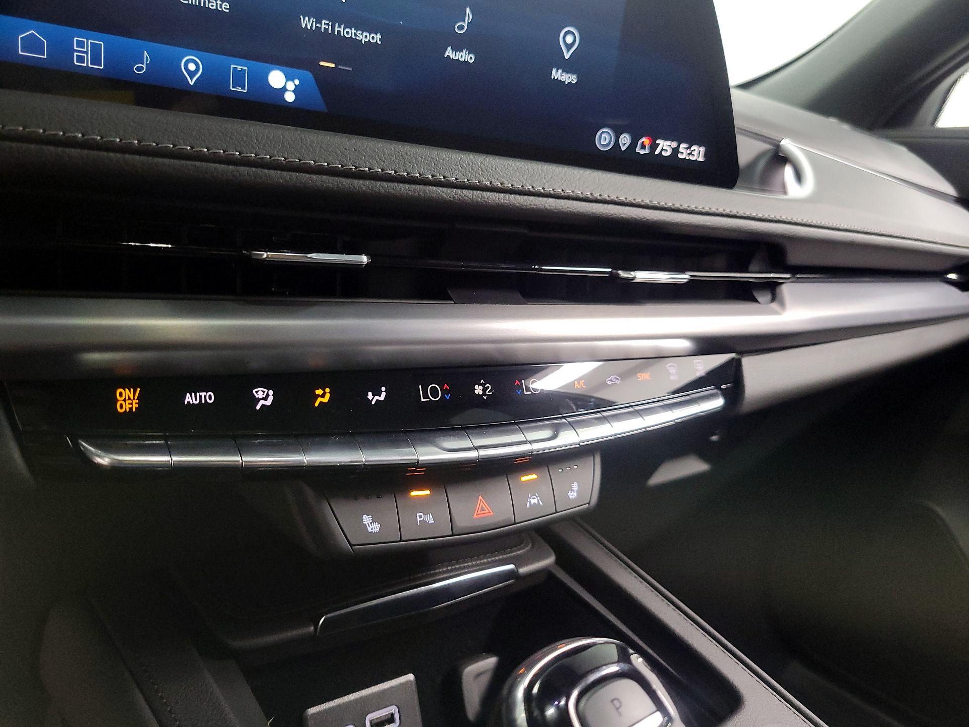 Thumbnail: 2024 Cadillac XT4 - 16