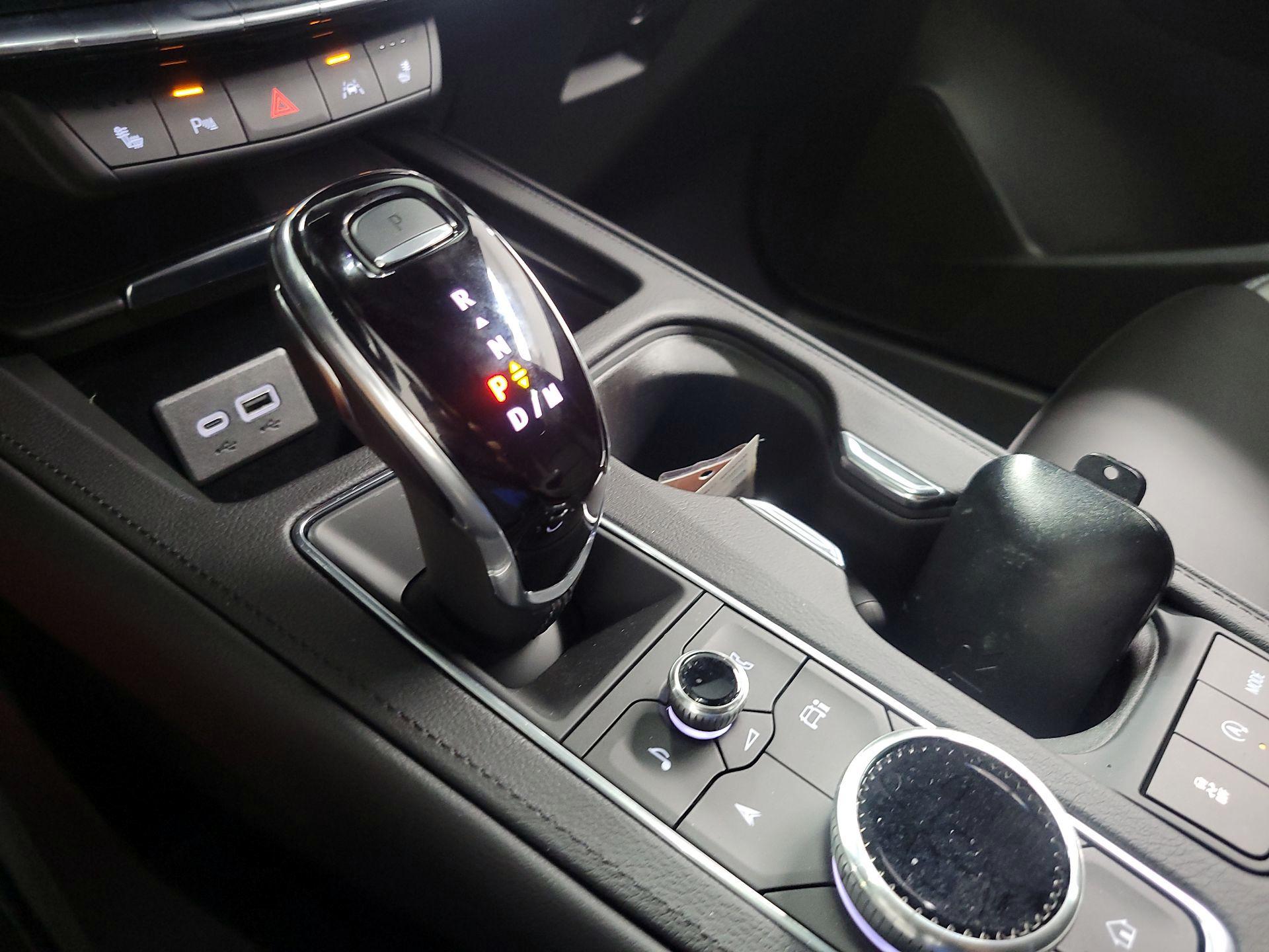 Thumbnail: 2024 Cadillac XT4 - 17