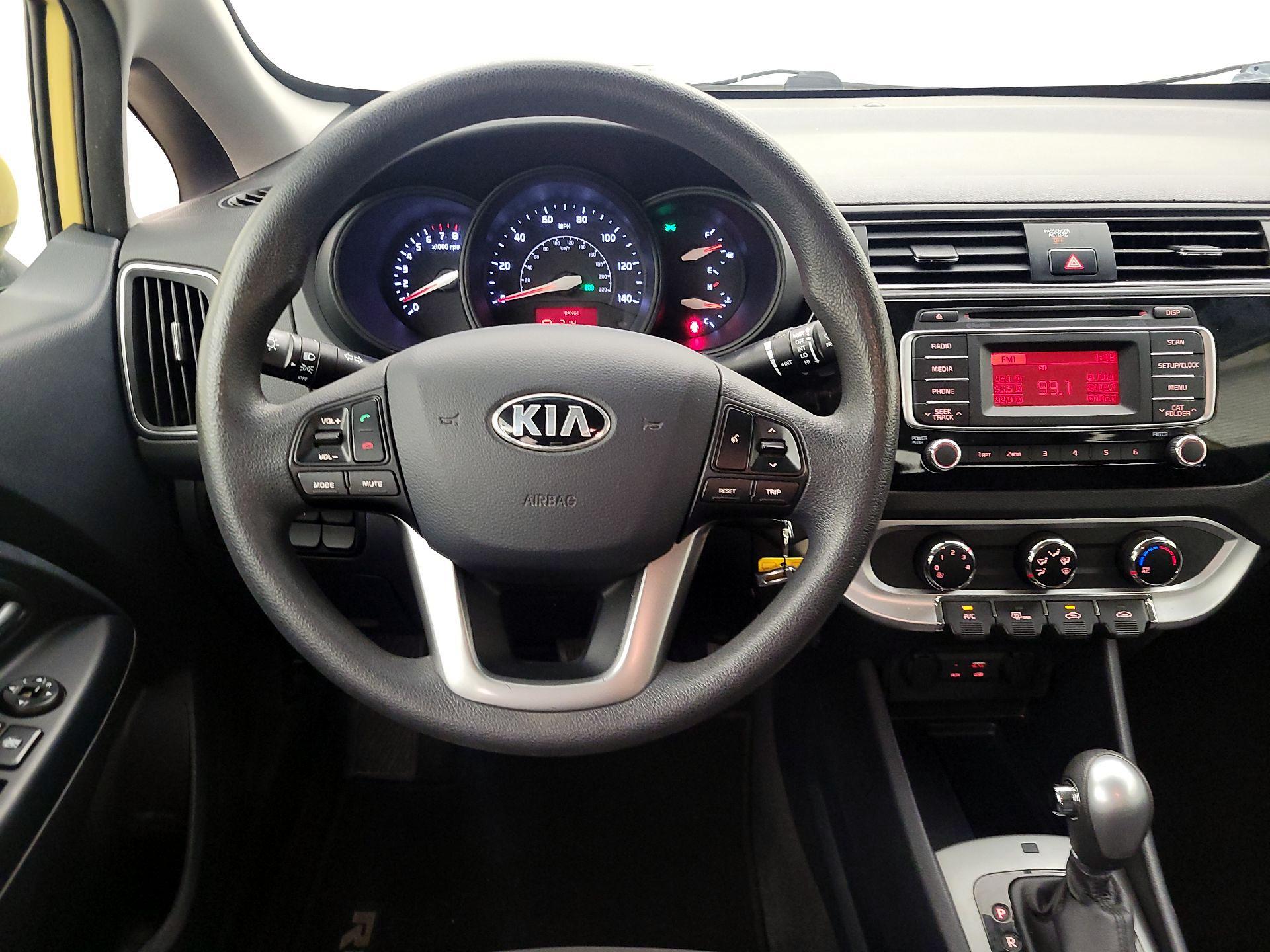 Thumbnail: 2016 Kia Rio - 10