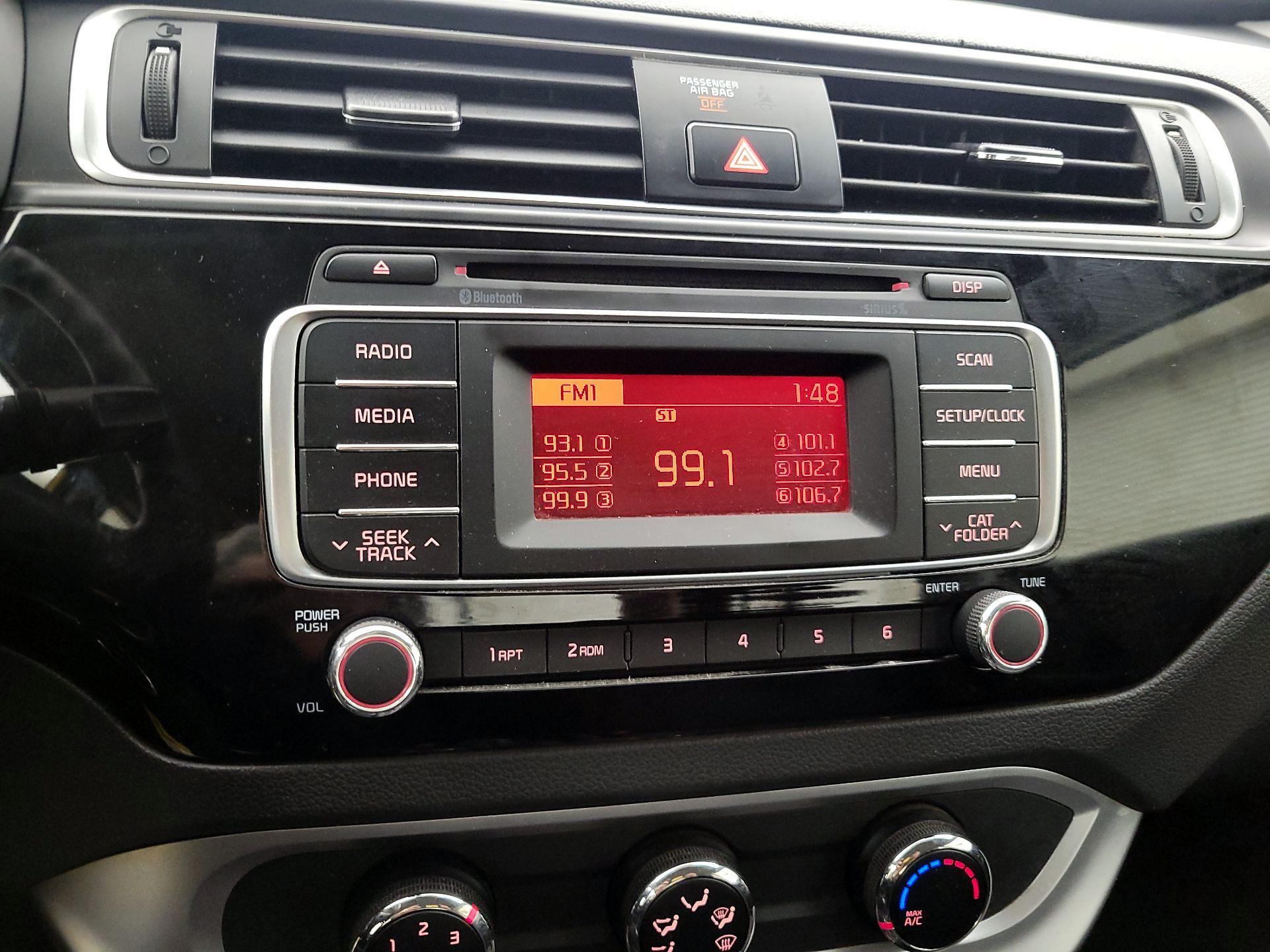 Thumbnail: 2016 Kia Rio - 14