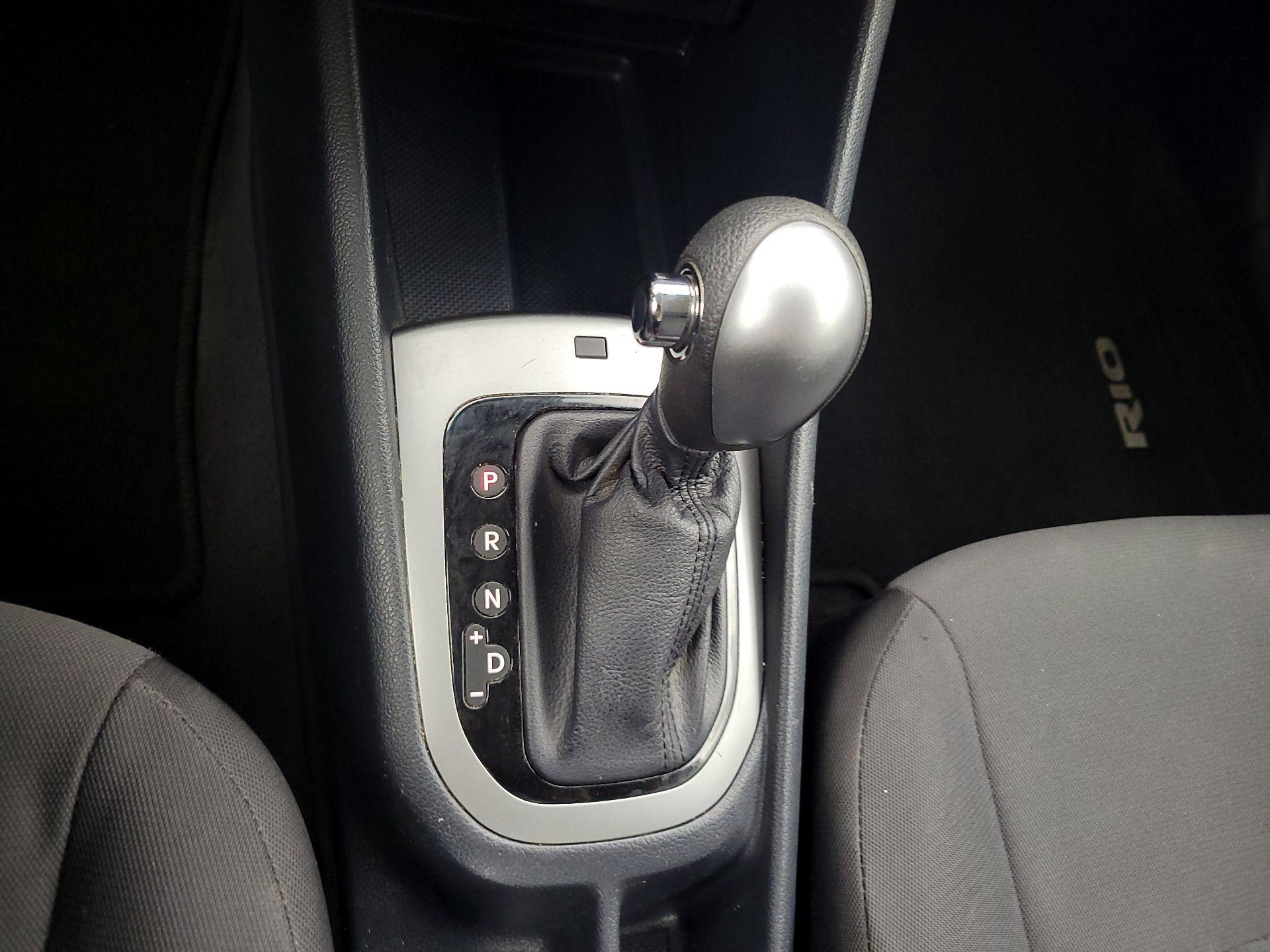 Thumbnail: 2016 Kia Rio - 16