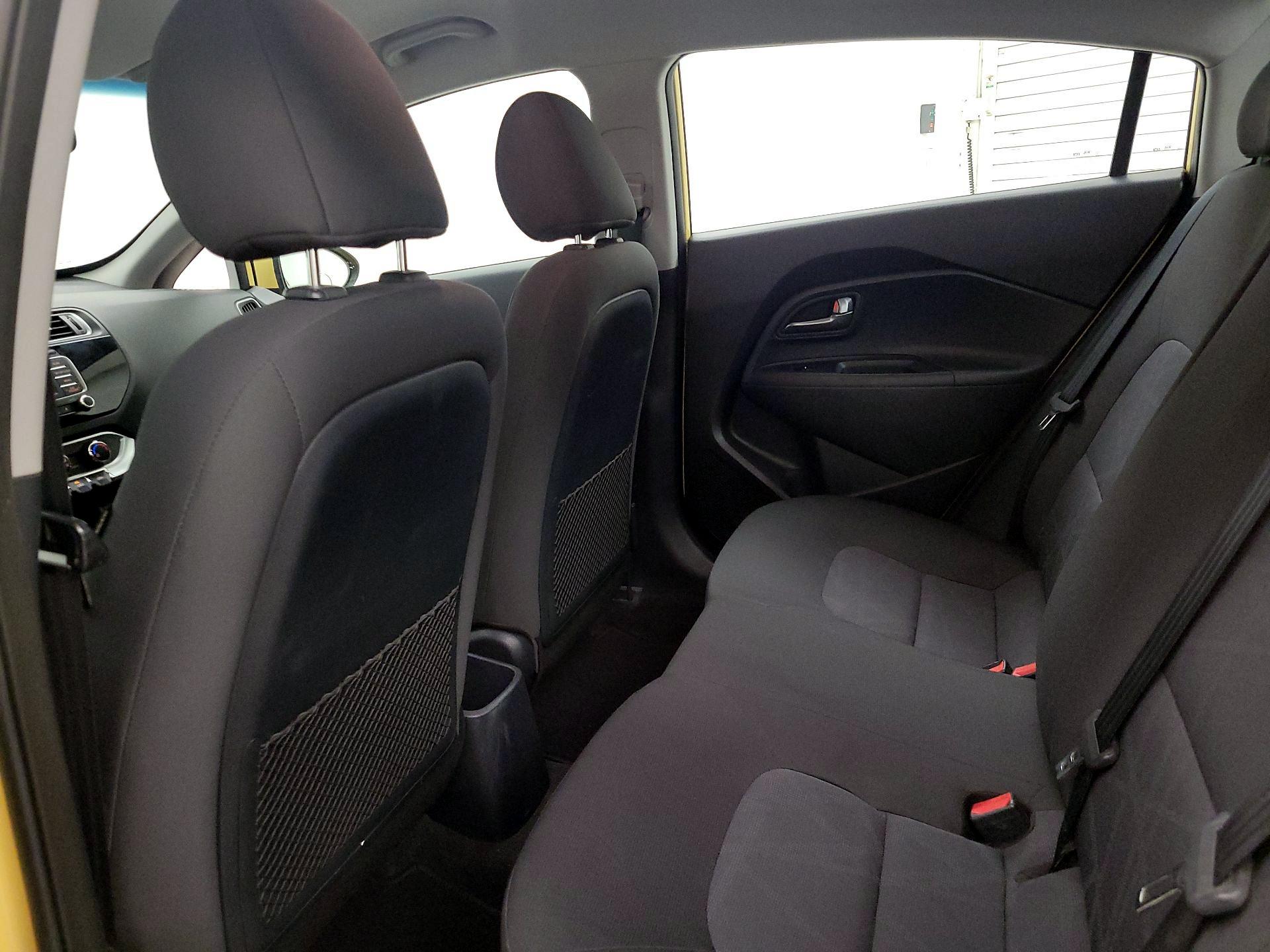 Thumbnail: 2016 Kia Rio - 18