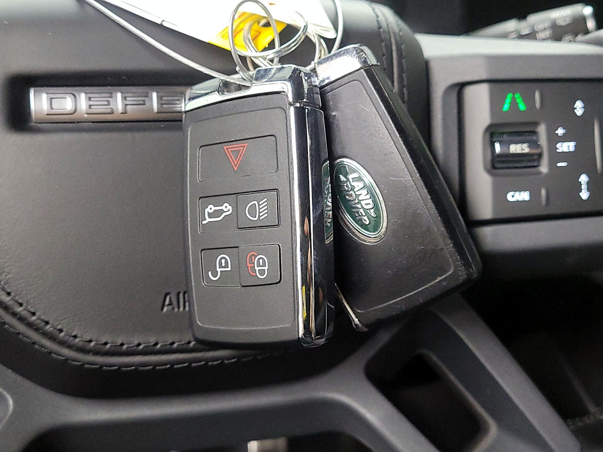 Thumbnail: 2023 Land Rover Defender - 20