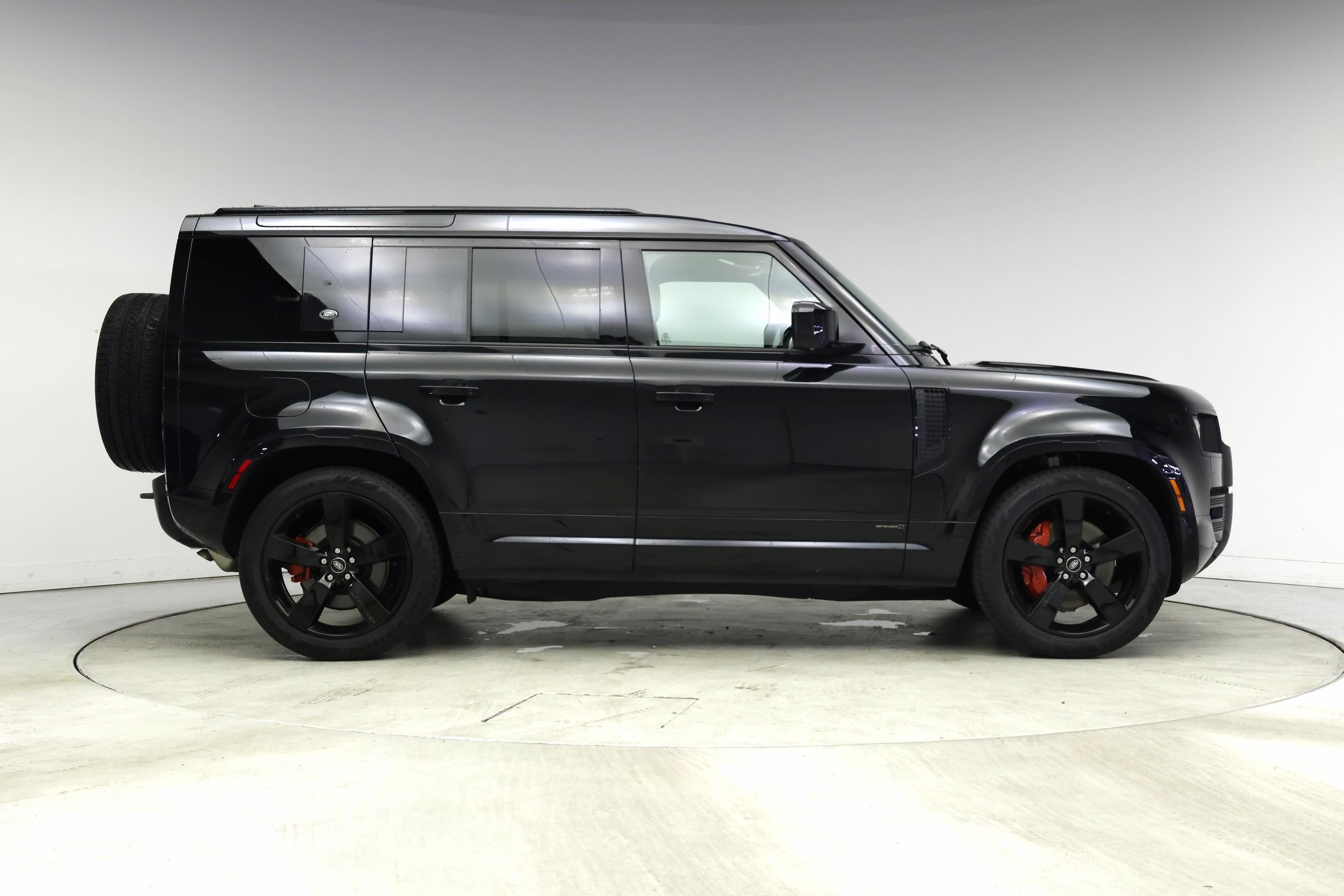 Thumbnail: 2023 Land Rover Defender - 7