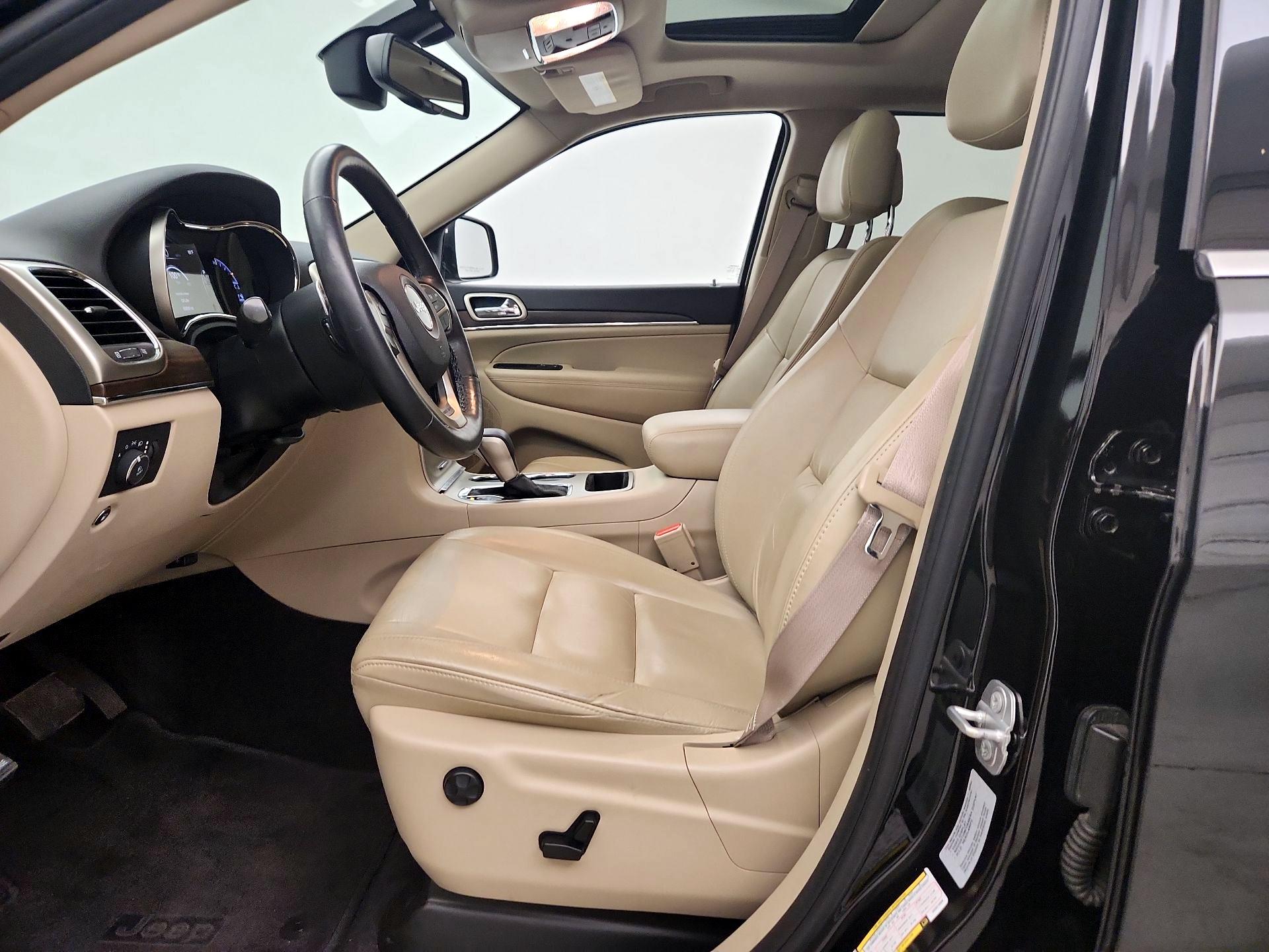 Thumbnail: 2016 Jeep Grand Cherokee - 11