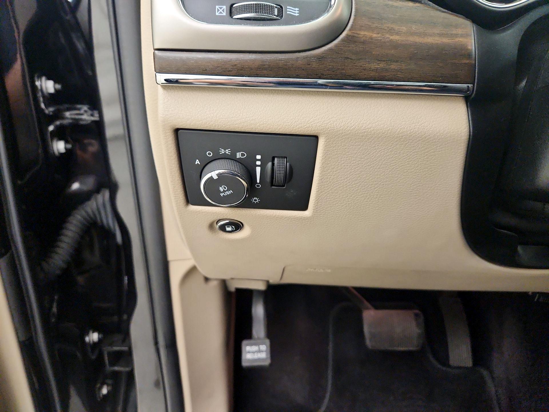 Thumbnail: 2016 Jeep Grand Cherokee - 13